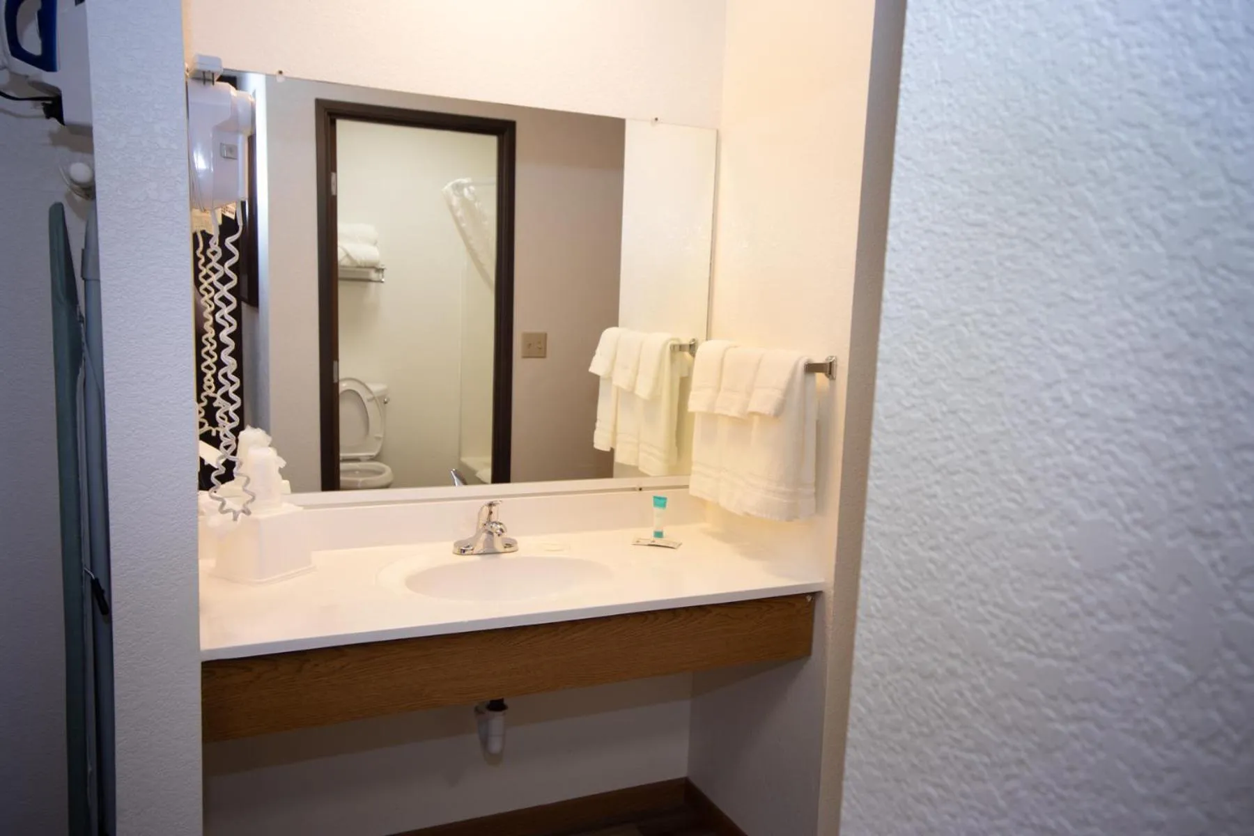Bathroom in Alliance Hotel & Suites, a Howard Johnson by Wyndham