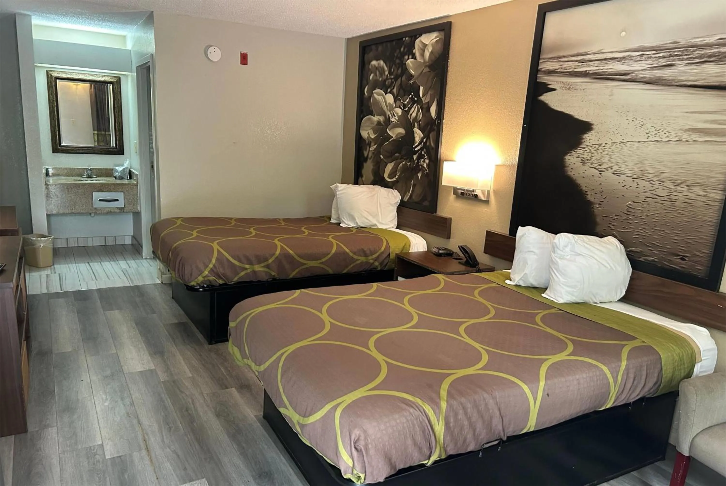 Photo of the whole room, Bed in Super 8 by Wyndham Fayetteville