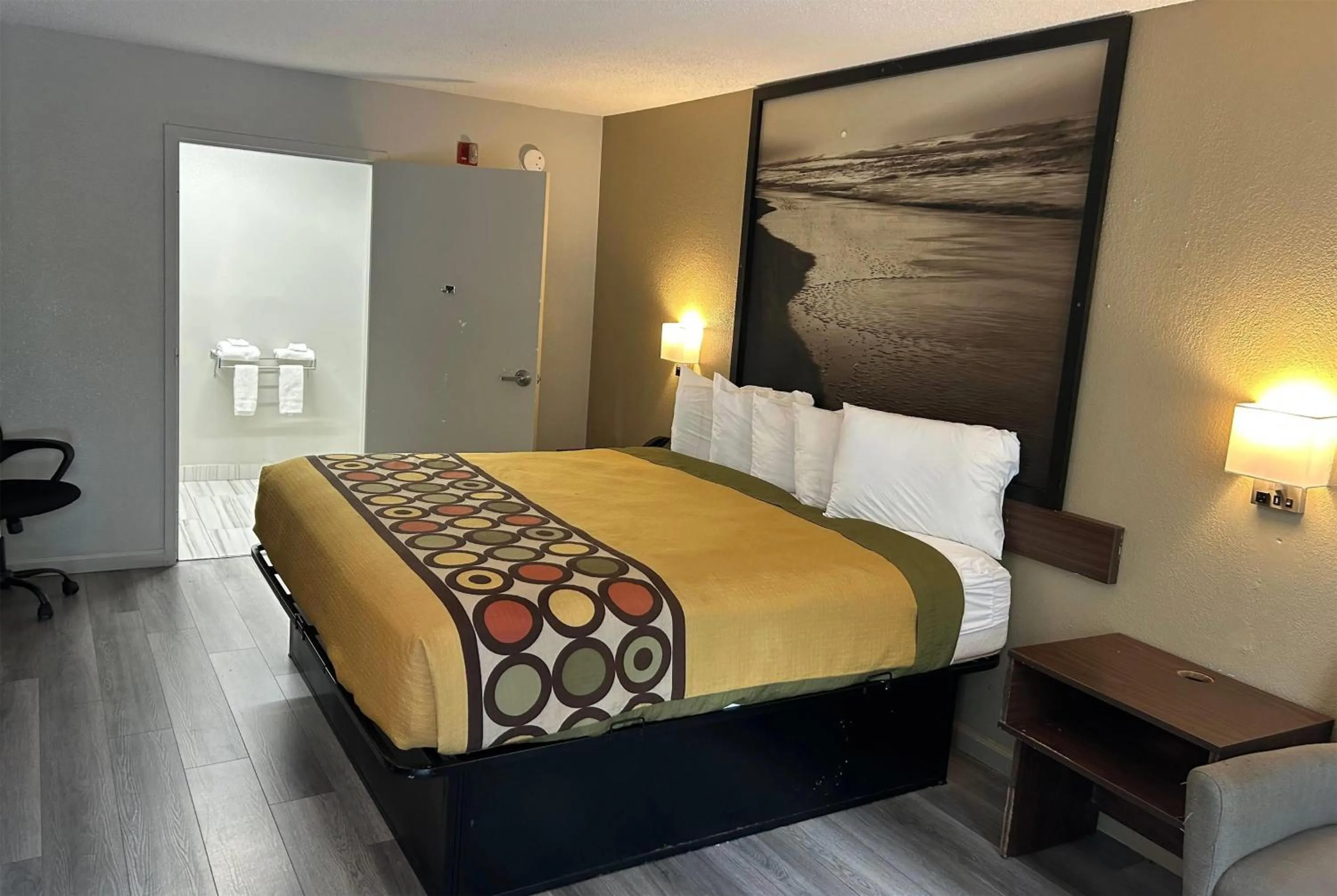 Photo of the whole room, Bed in Super 8 by Wyndham Fayetteville