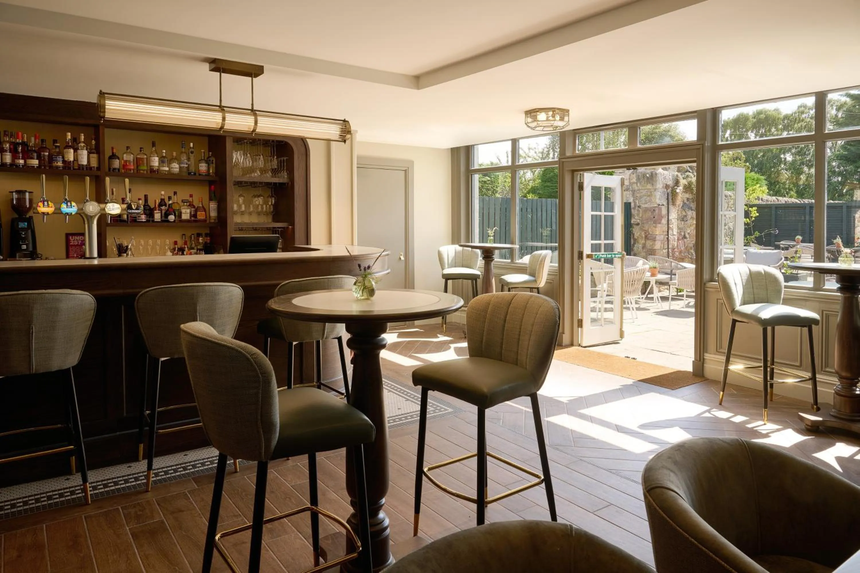 Lounge or bar in The Leddie Hotel