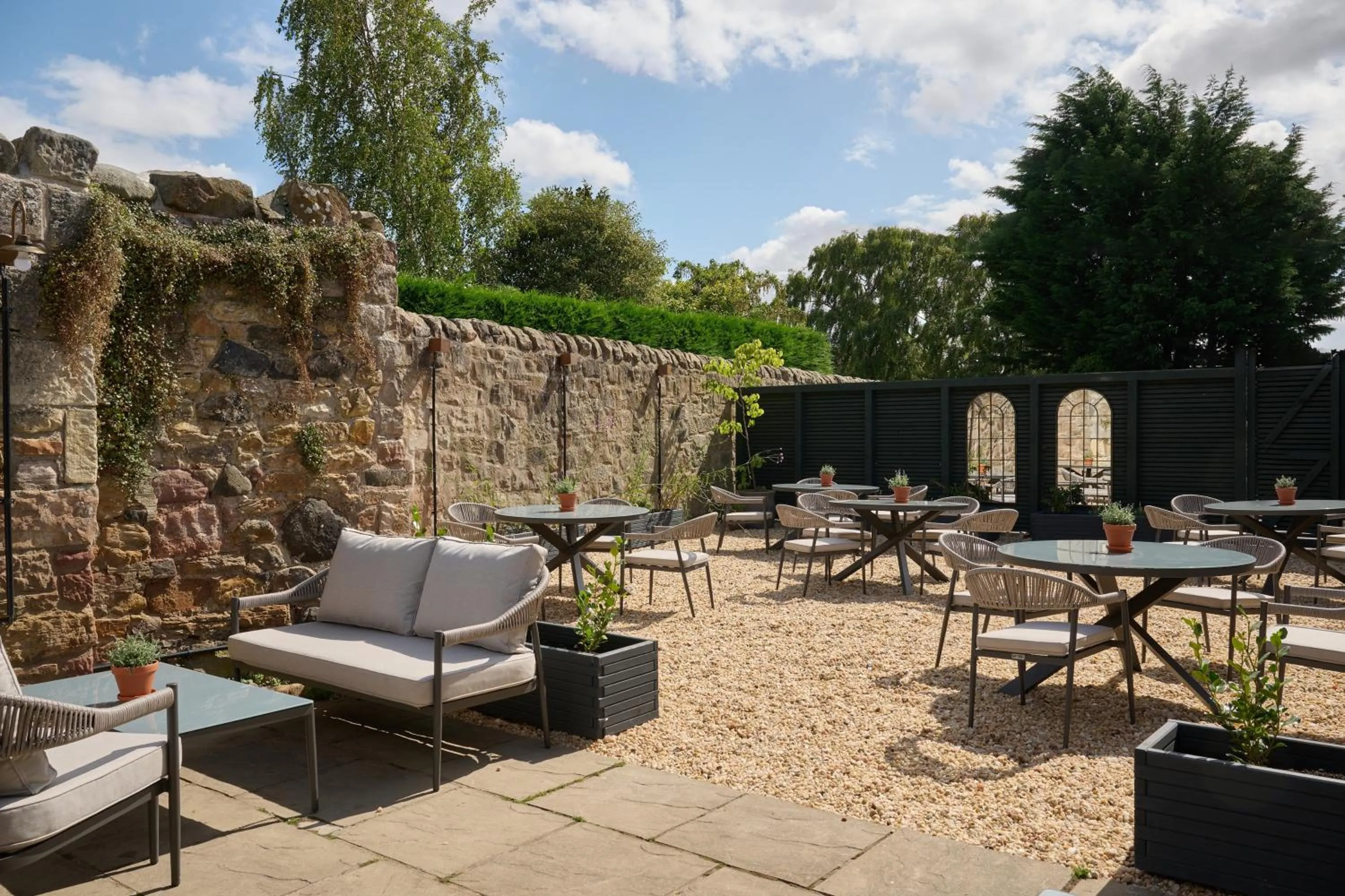 Lounge or bar in The Leddie Hotel