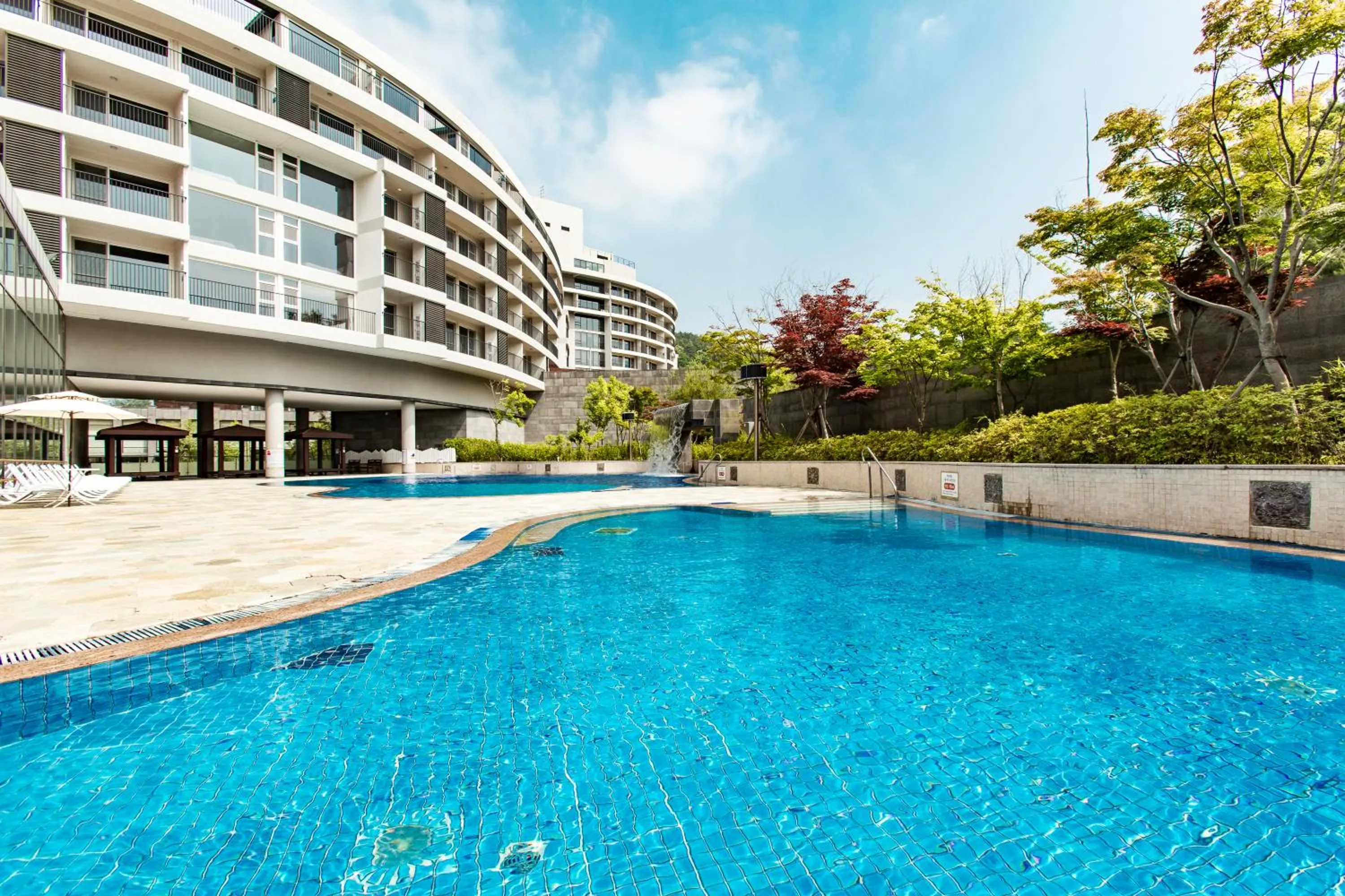 Swimming pool in Lotte Buyeo Resort