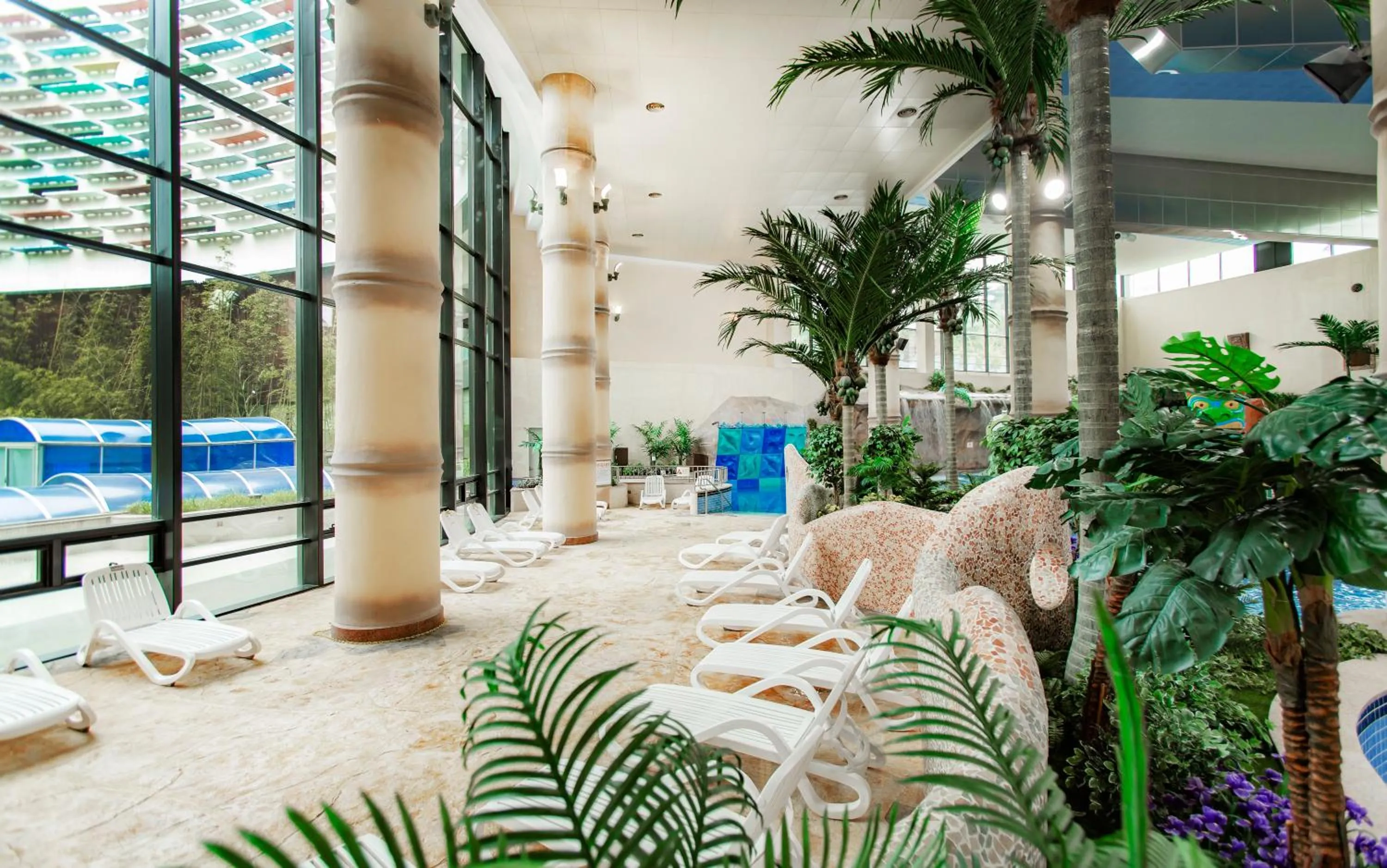 Swimming pool in Lotte Buyeo Resort