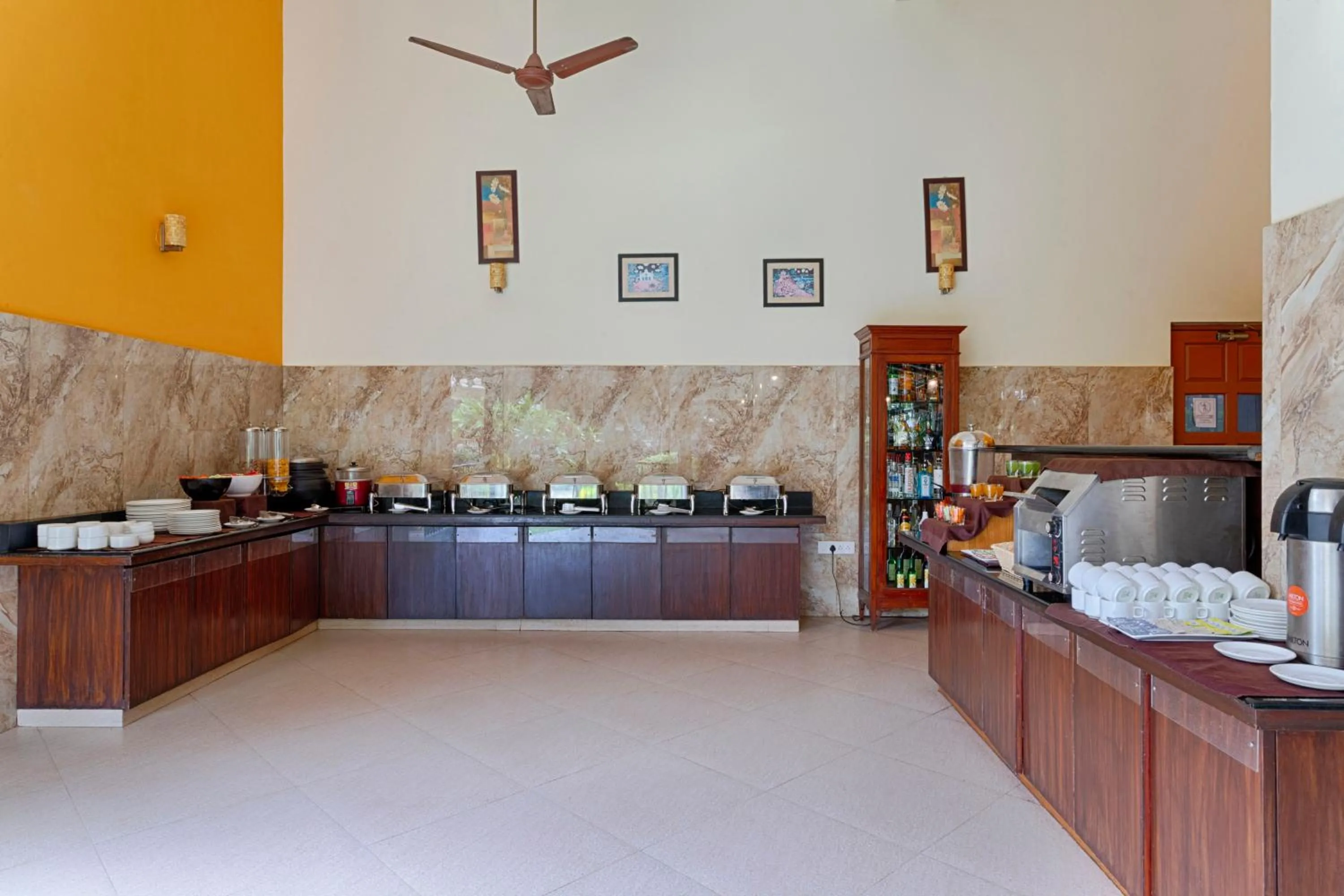 Restaurant/places to eat in De Mandarin Beach Resort Suites & Villas, Candolim