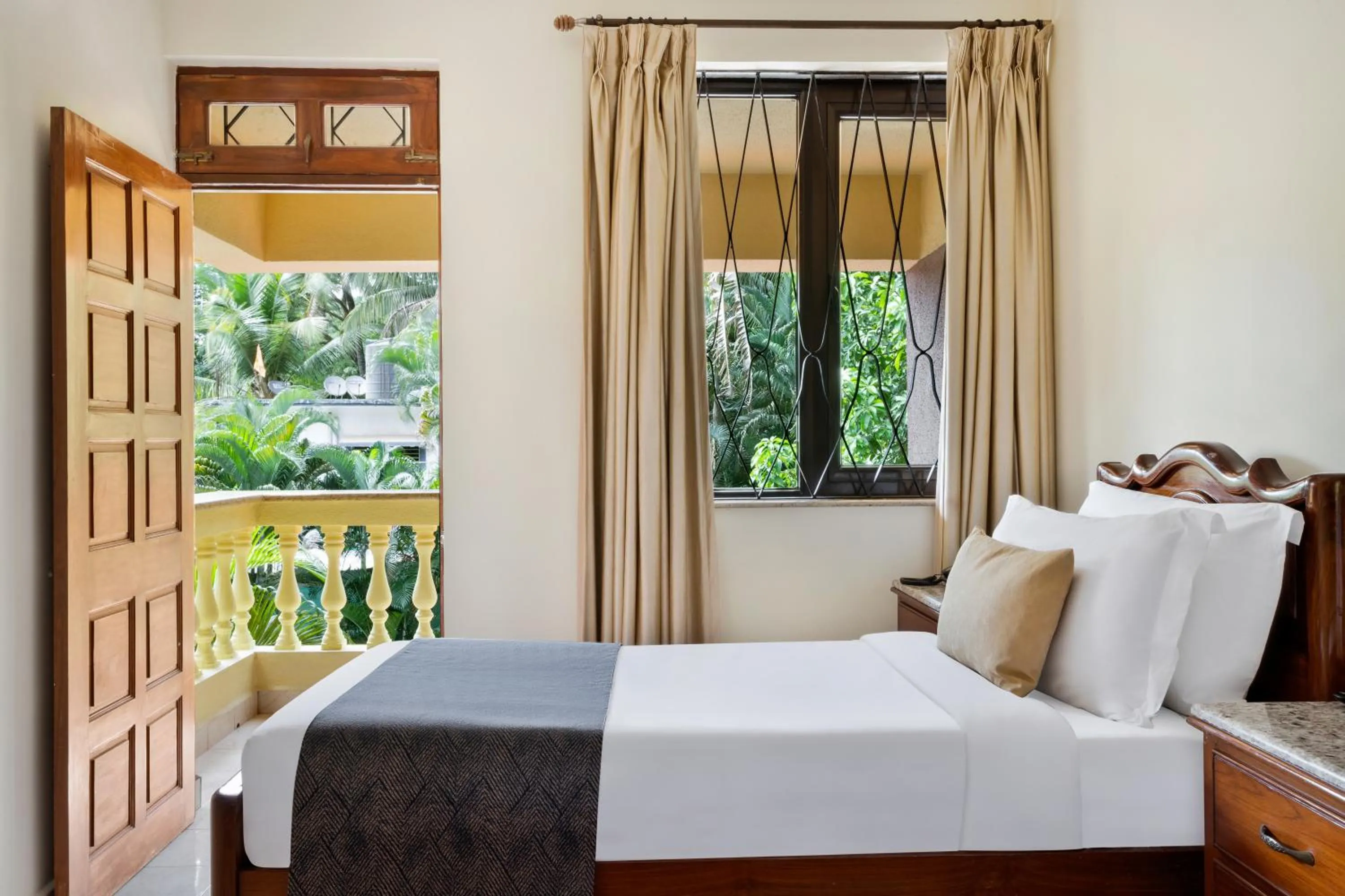 Bed in De Mandarin Beach Resort Suites & Villas, Candolim