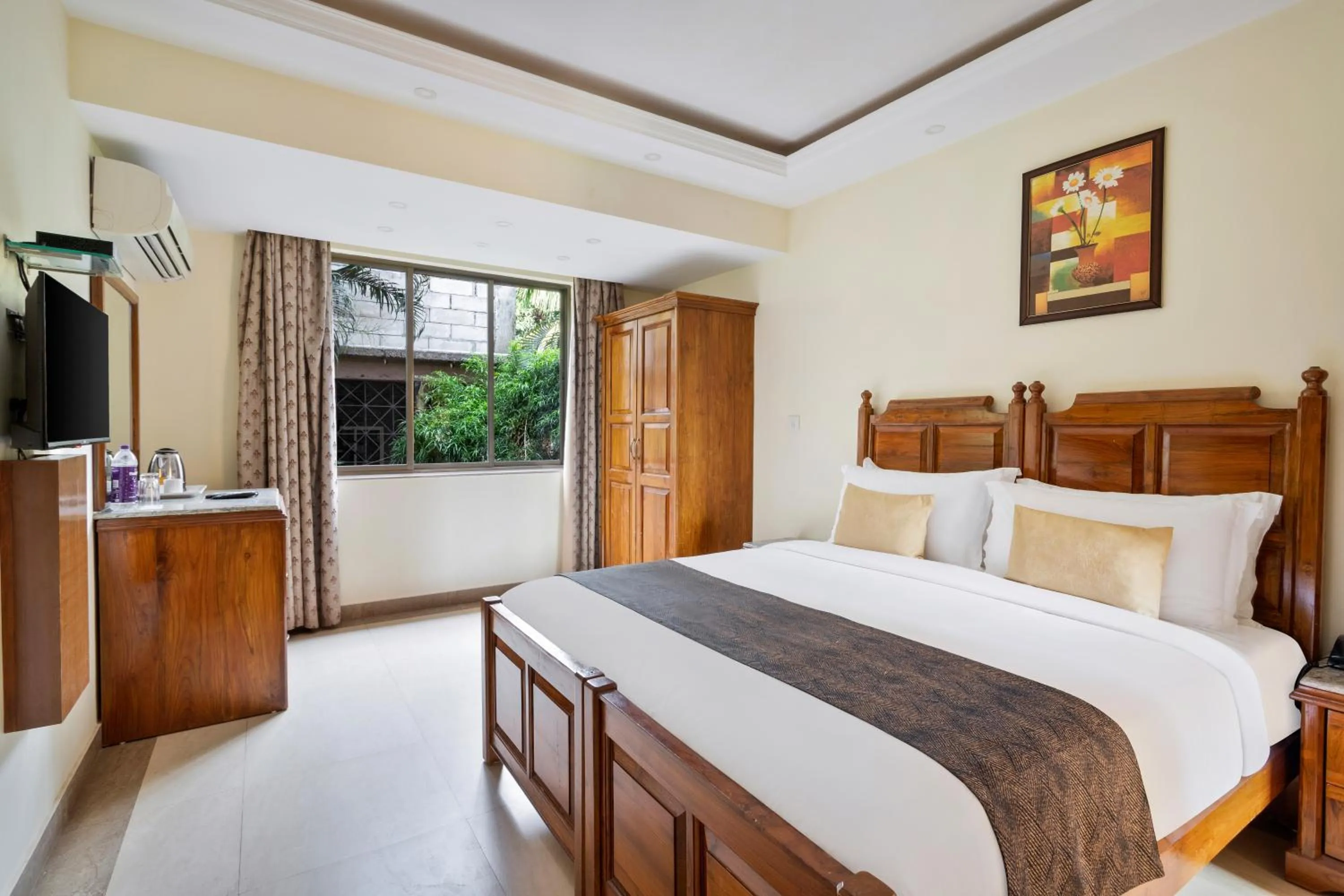 Bedroom, Bed in De Mandarin Beach Resort Suites & Villas, Candolim