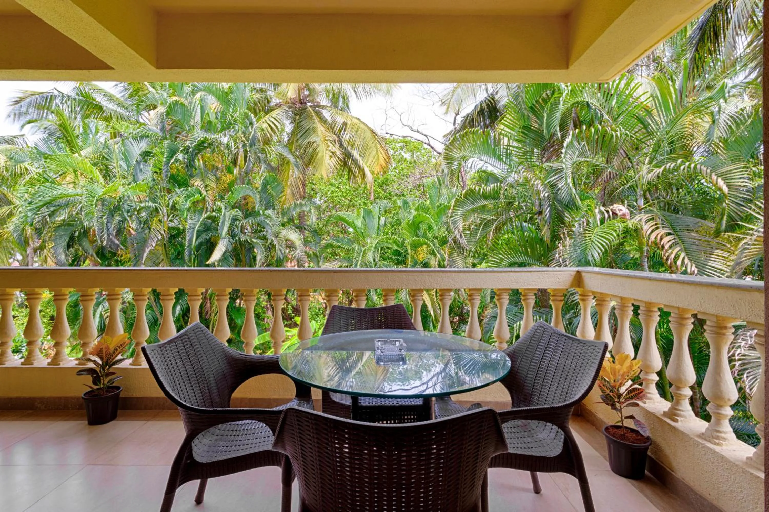 Seating area in De Mandarin Beach Resort Suites & Villas, Candolim