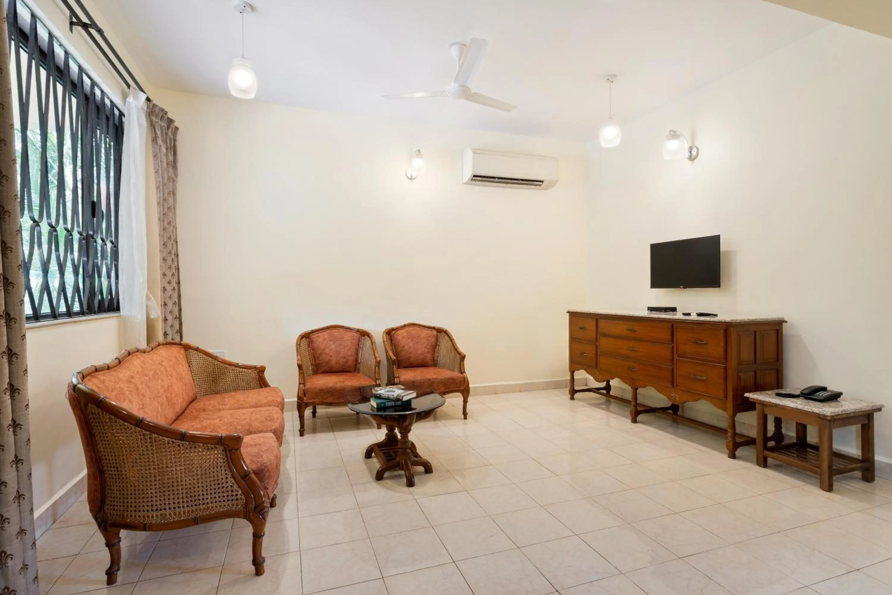 Living room in De Mandarin Beach Resort Suites & Villas, Candolim