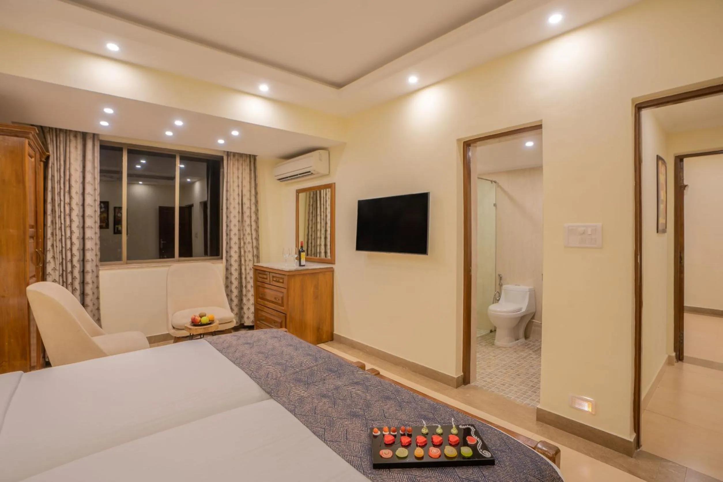 Bedroom, Bed in De Mandarin Beach Resort Suites & Villas, Candolim