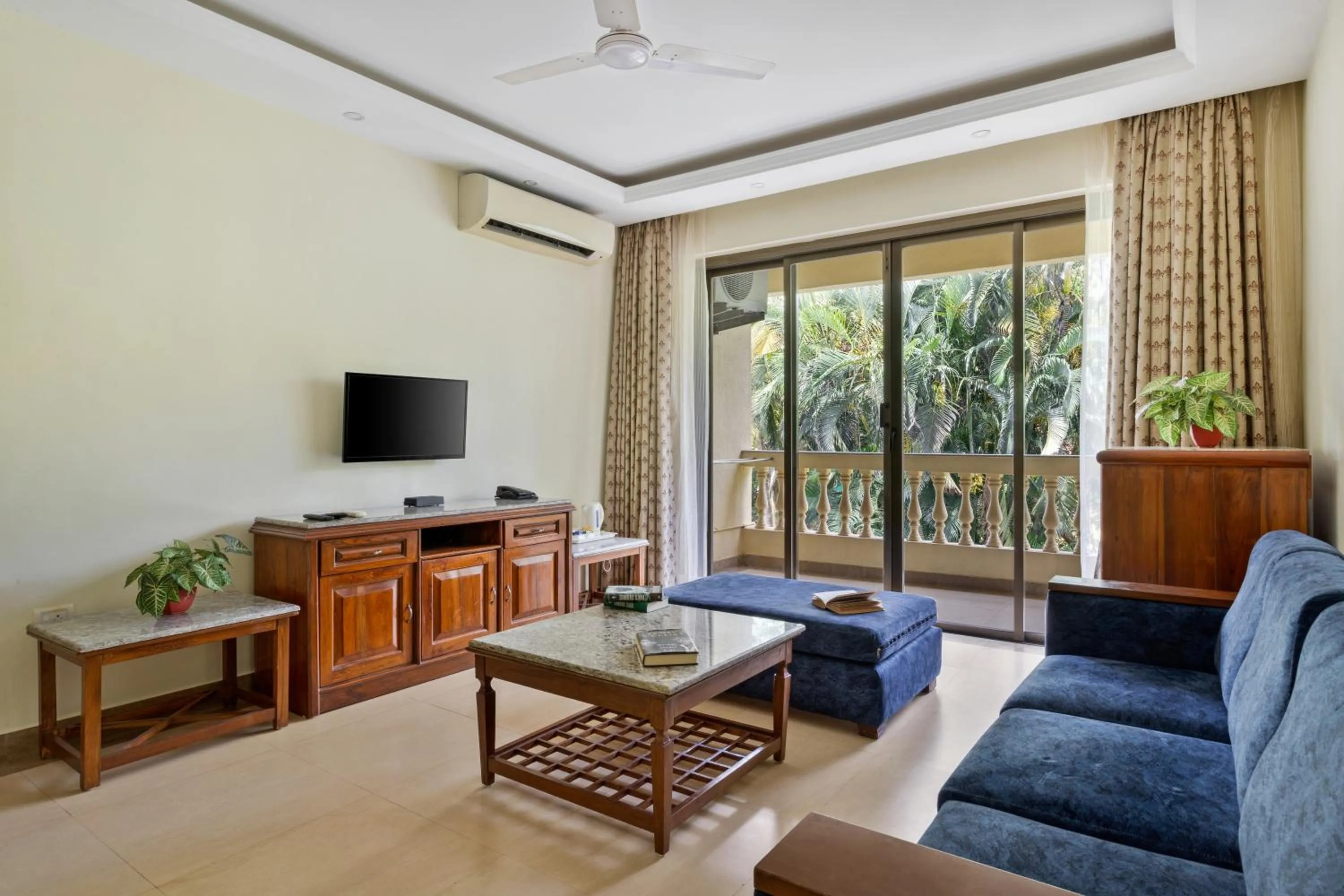 Living room in De Mandarin Beach Resort Suites & Villas, Candolim