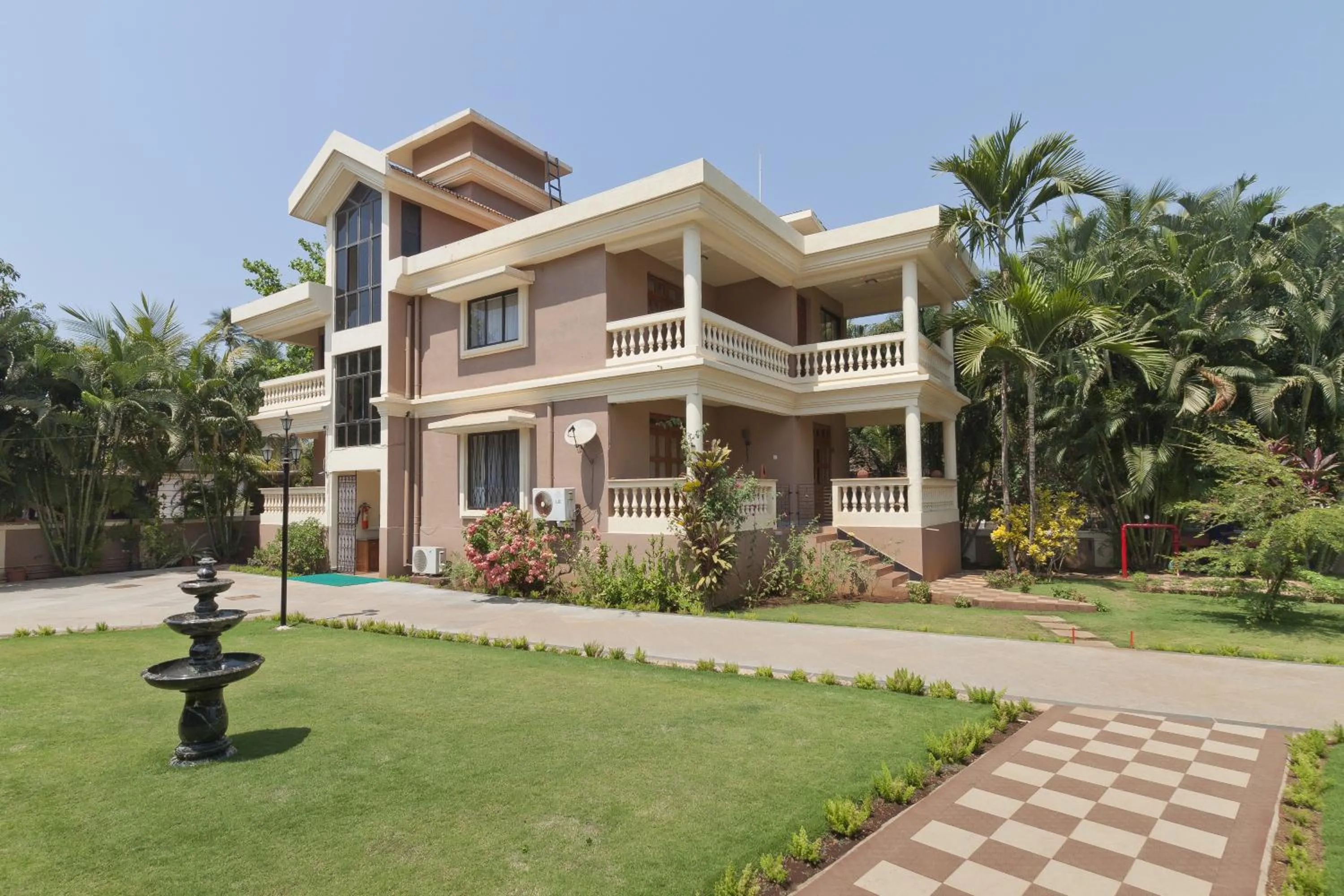 Facade/entrance in De Mandarin Beach Resort Suites & Villas, Candolim