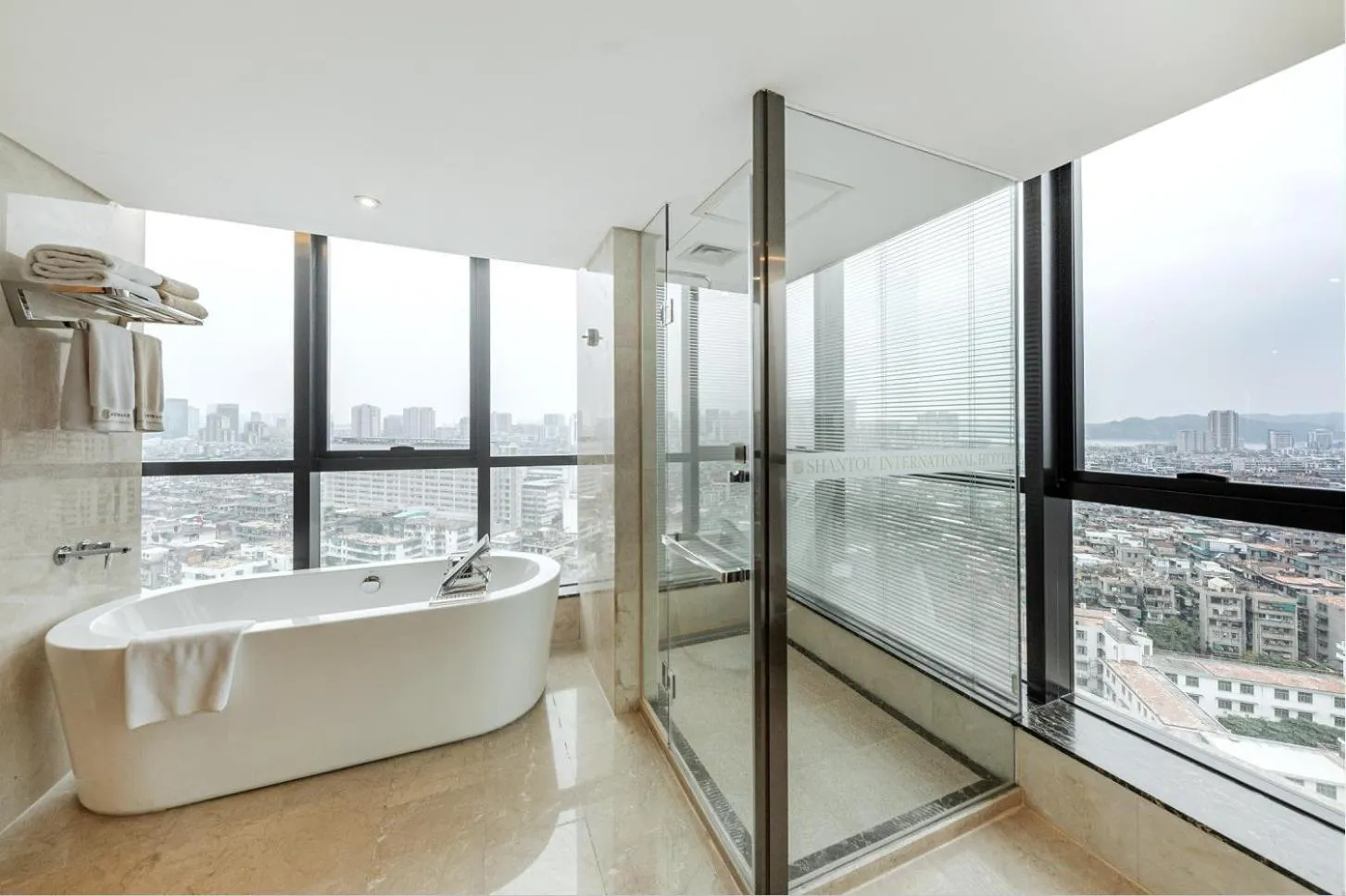 Toilet in Shantou International Hotel