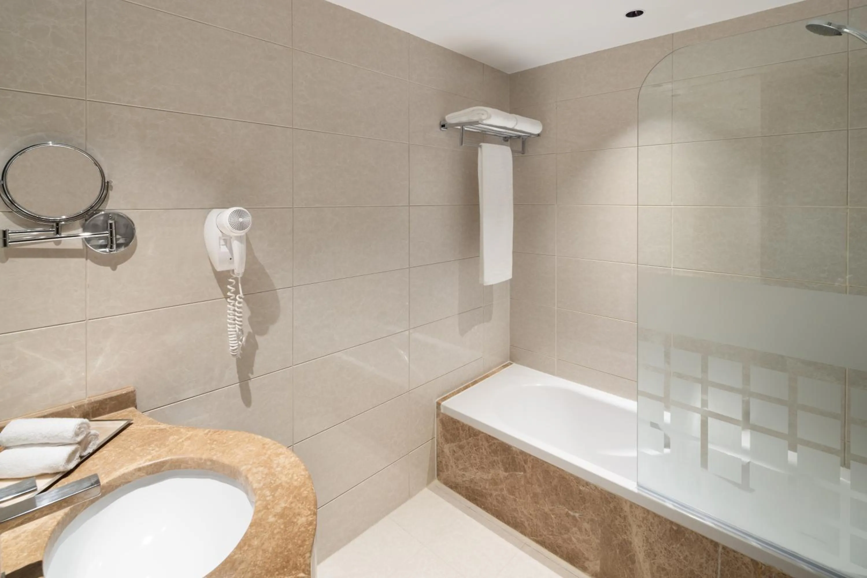 Bathroom in Vintage Grand Hotel Dubai