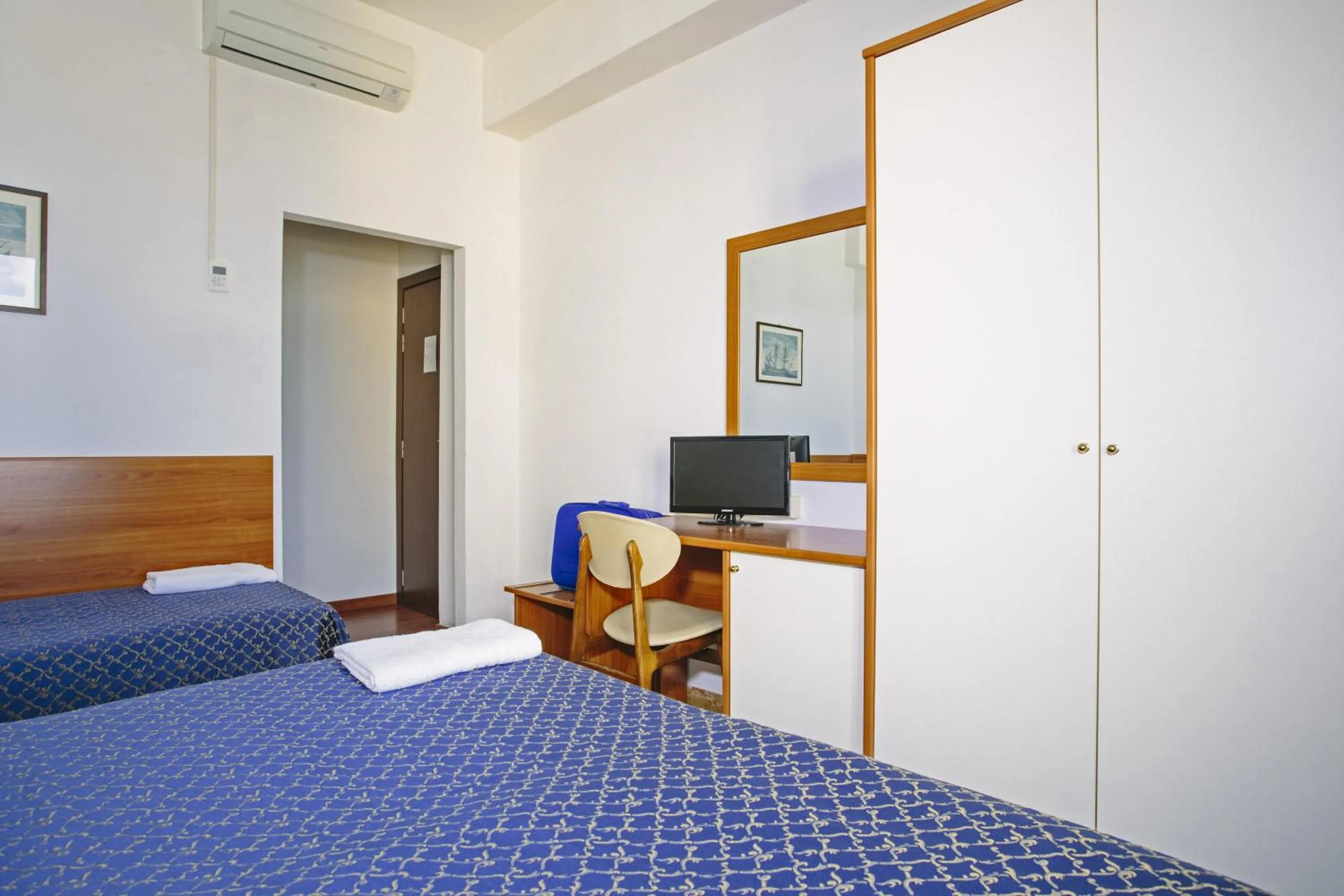 Bed in Hotel Paradiso