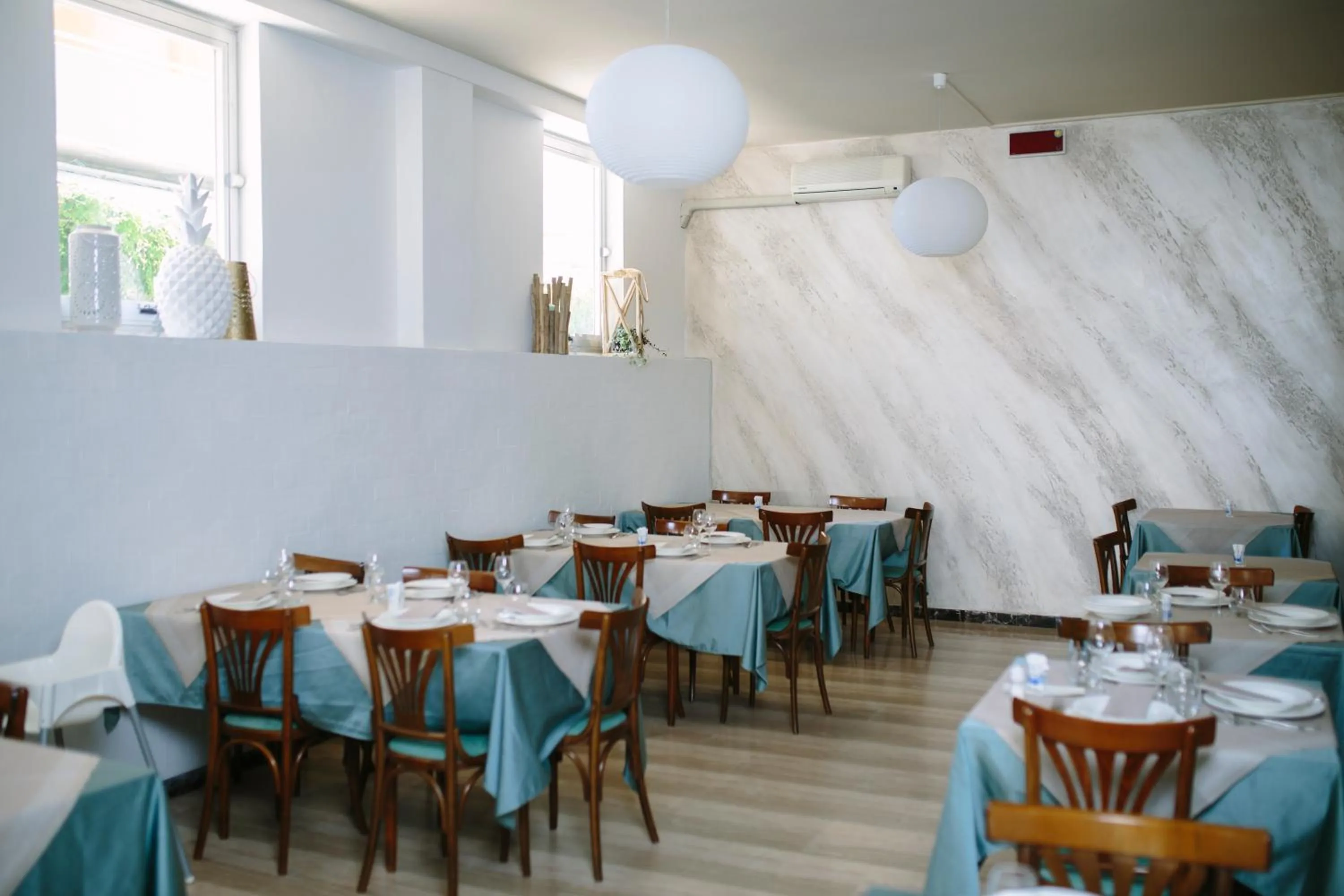 Restaurant/places to eat in Hotel Paradiso