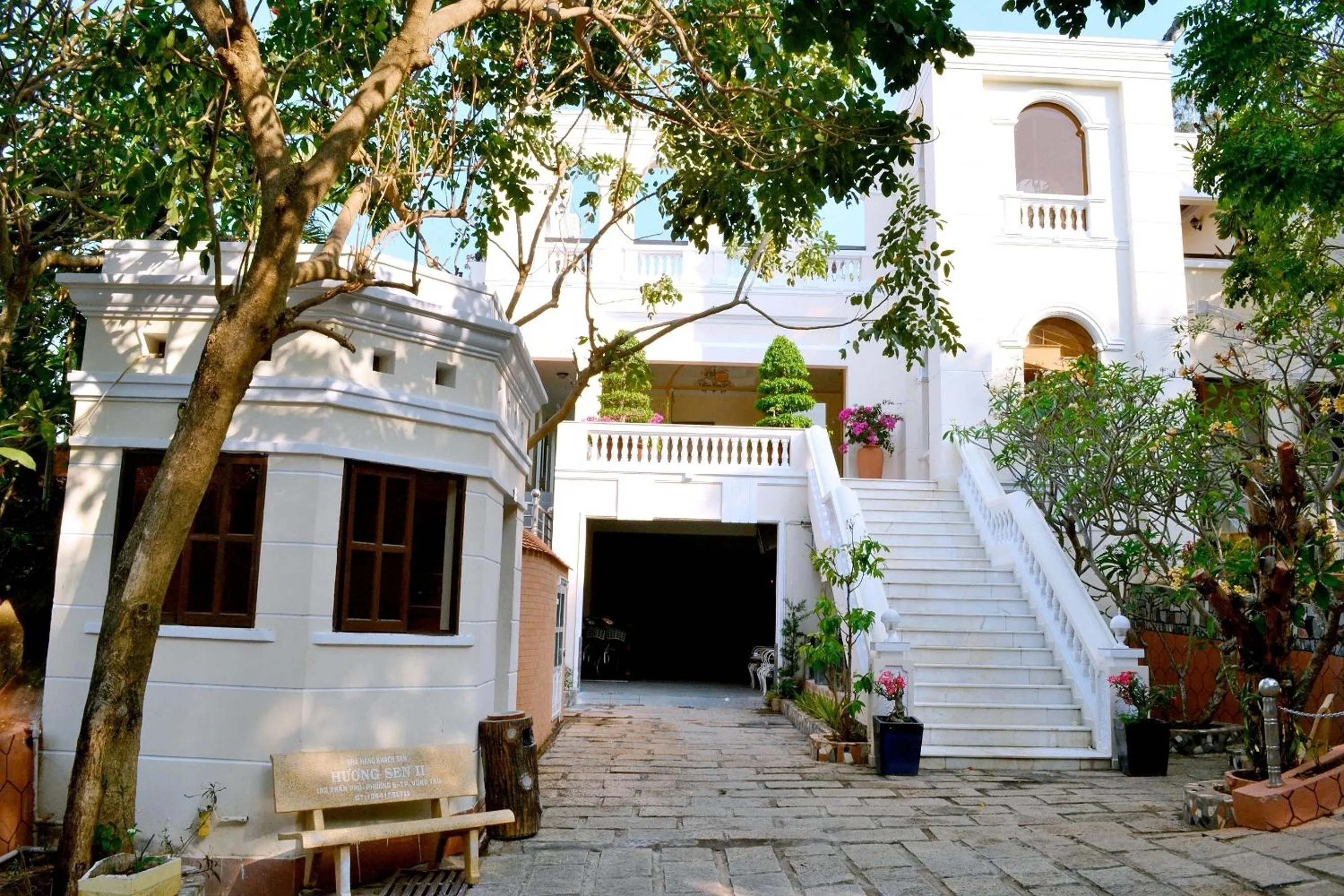 Facade/entrance in Huong Sen 2 Vung Tau Hotel