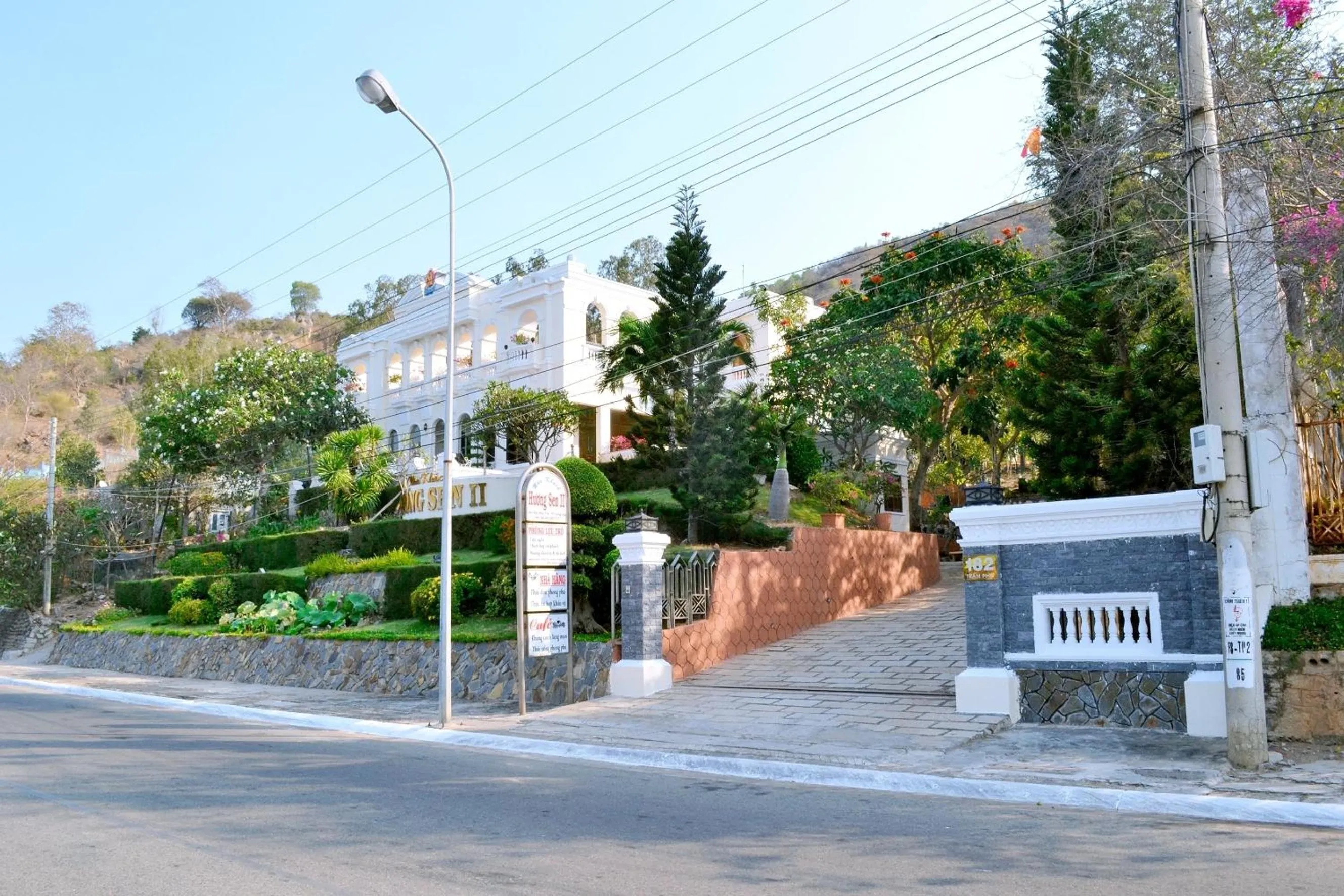 Facade/entrance in Huong Sen 2 Vung Tau Hotel