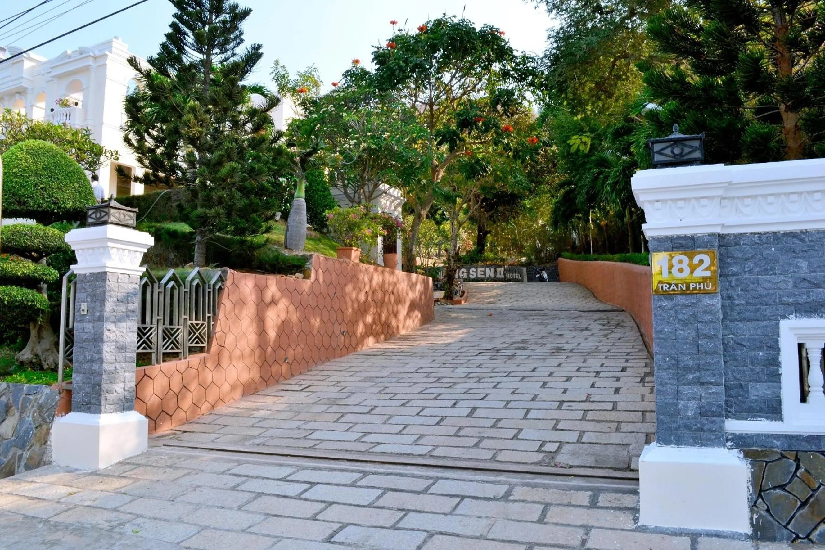 Facade/entrance in Huong Sen 2 Vung Tau Hotel