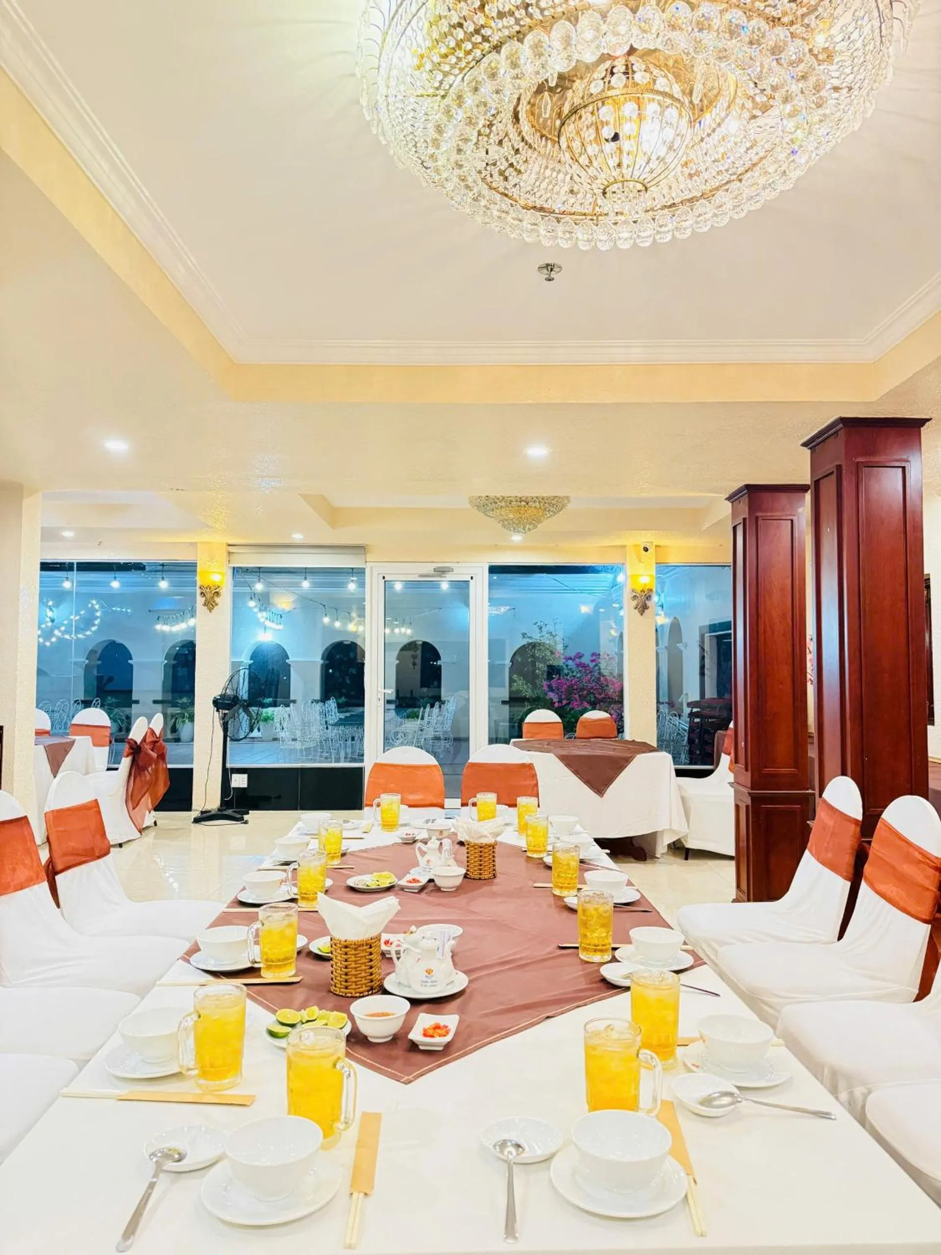 Restaurant/places to eat in Huong Sen 2 Vung Tau Hotel