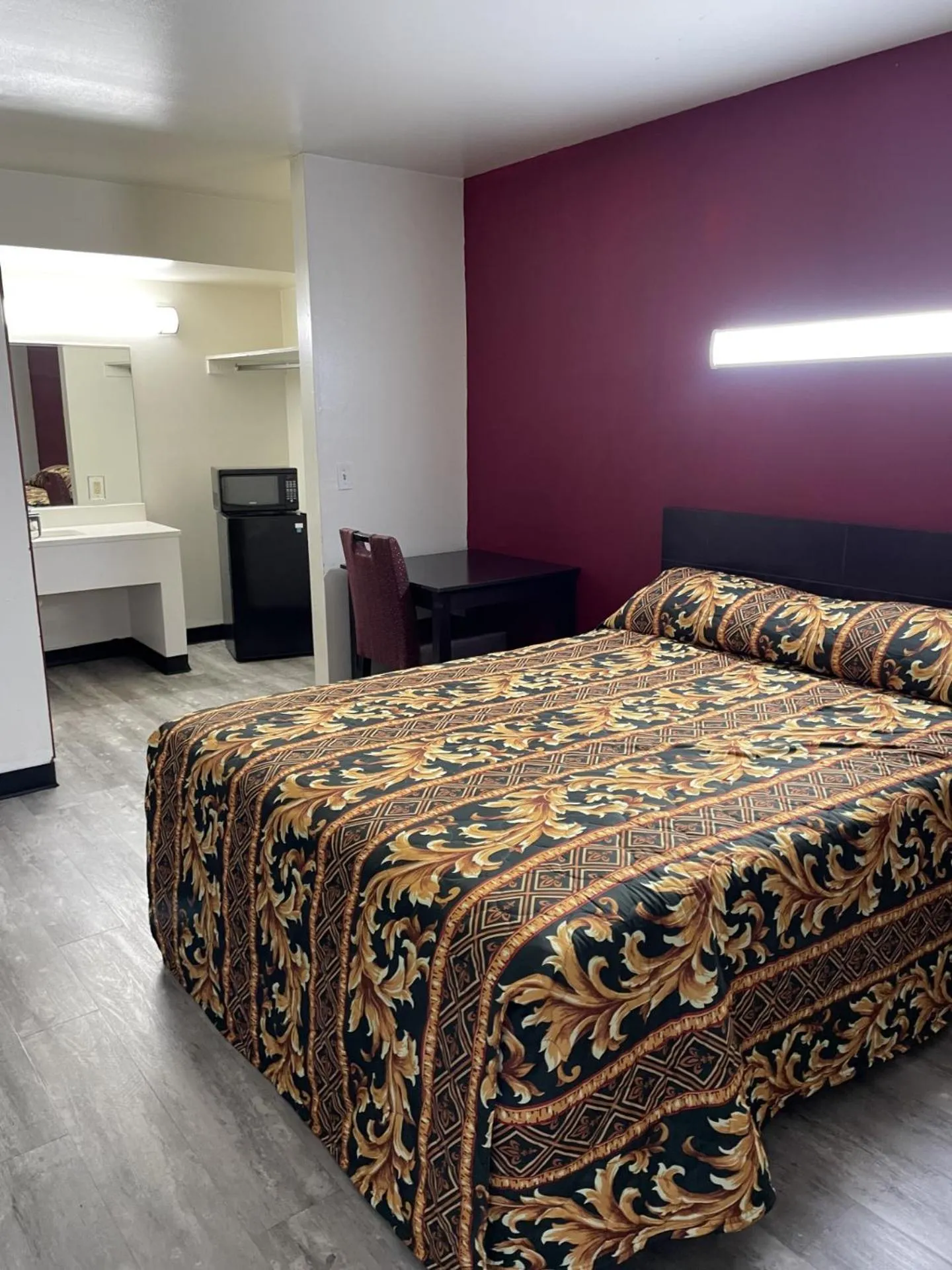 Bed in Budget Inn - Elizabeth, NJ