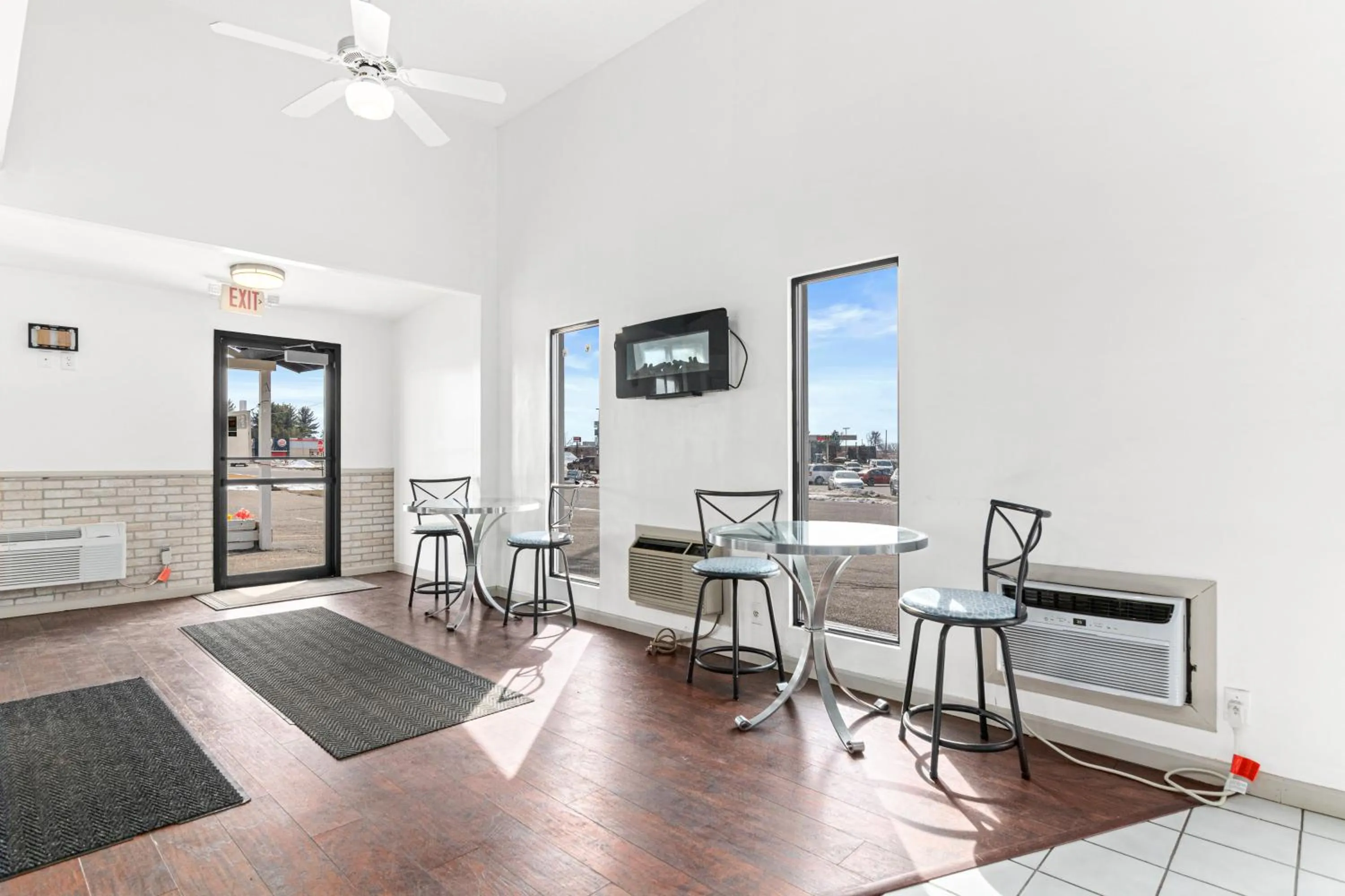 Seating area in StayInn Little Falls