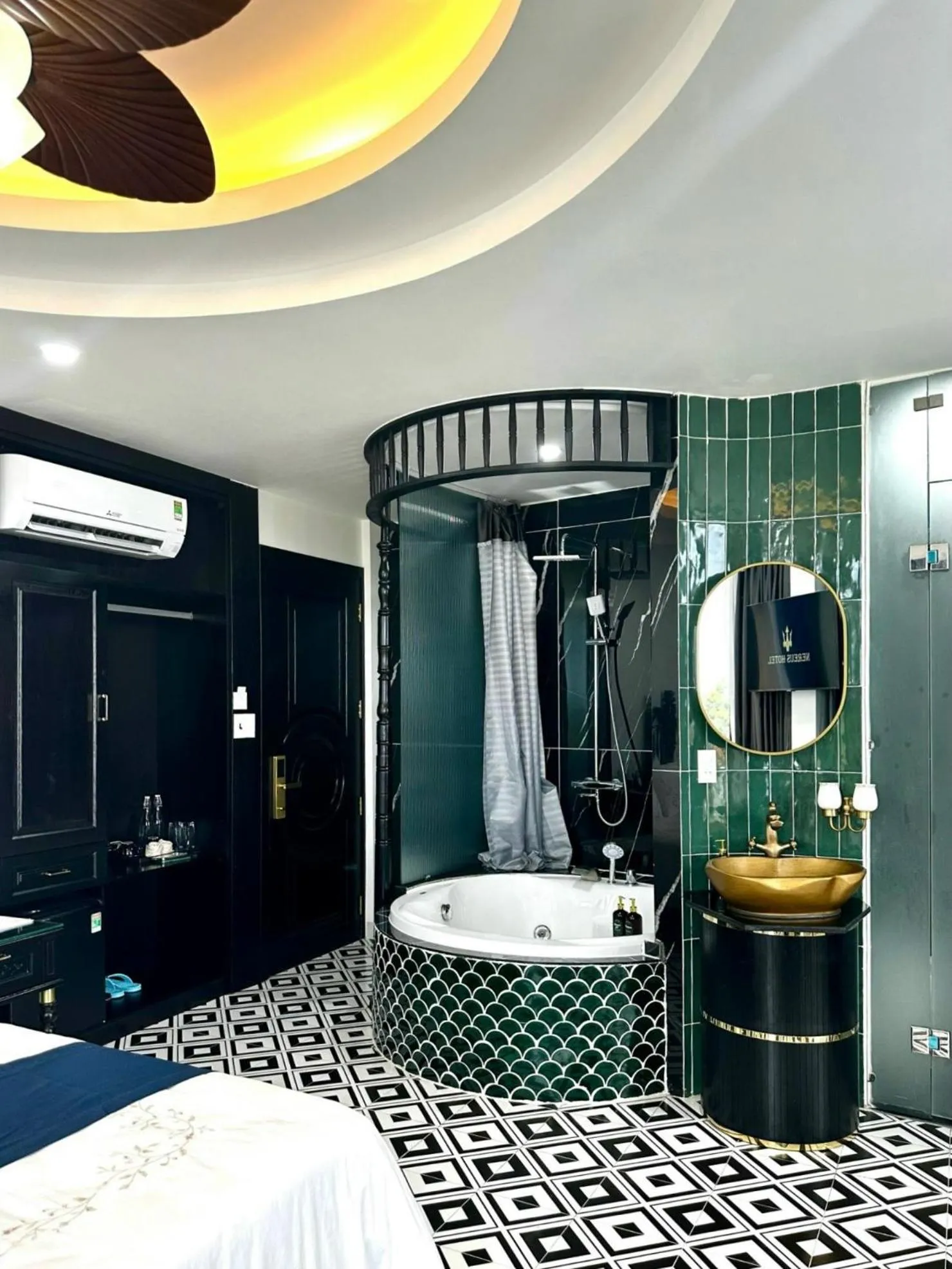 Bath in Nereus Hotel