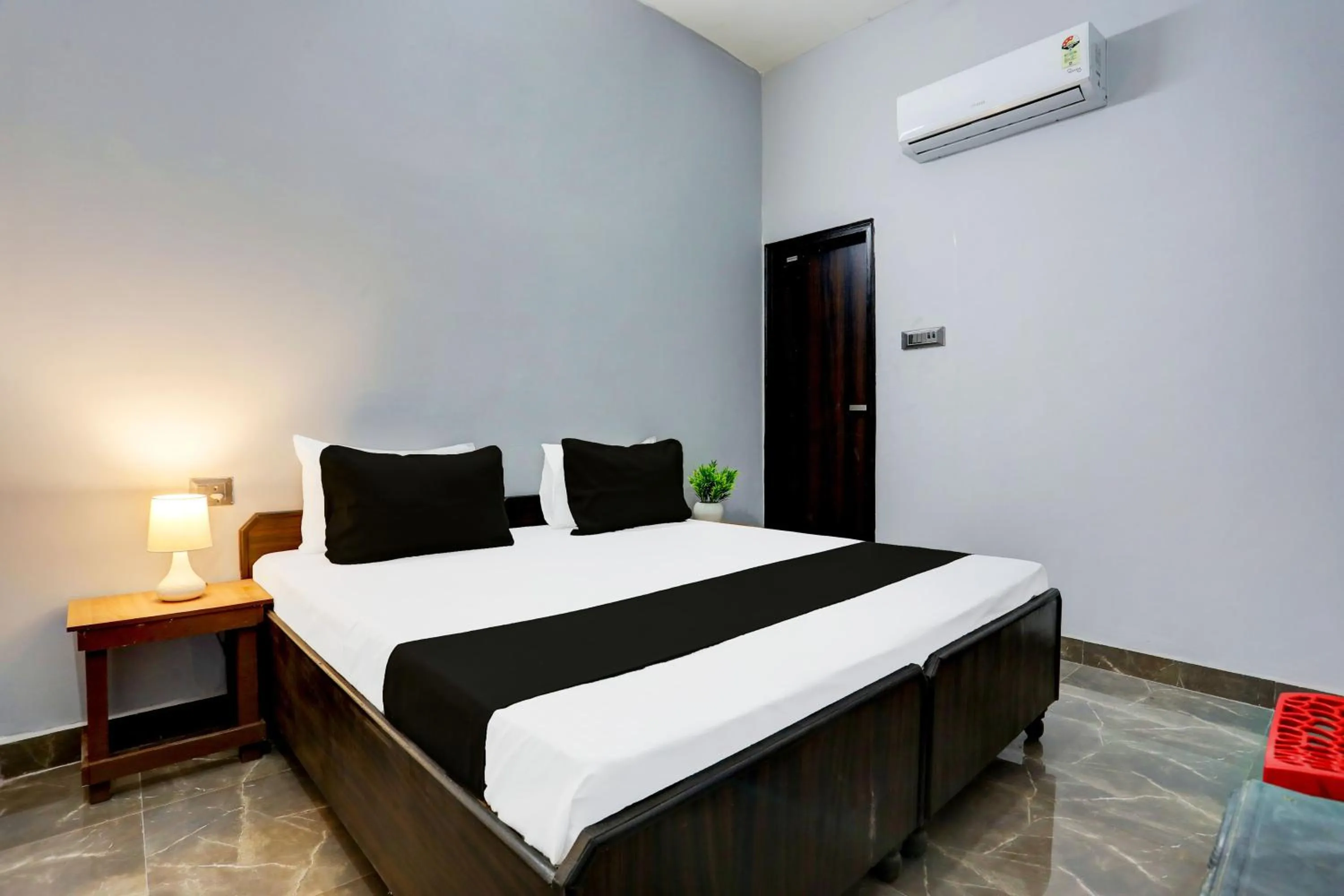 Bedroom in Hotel Live View