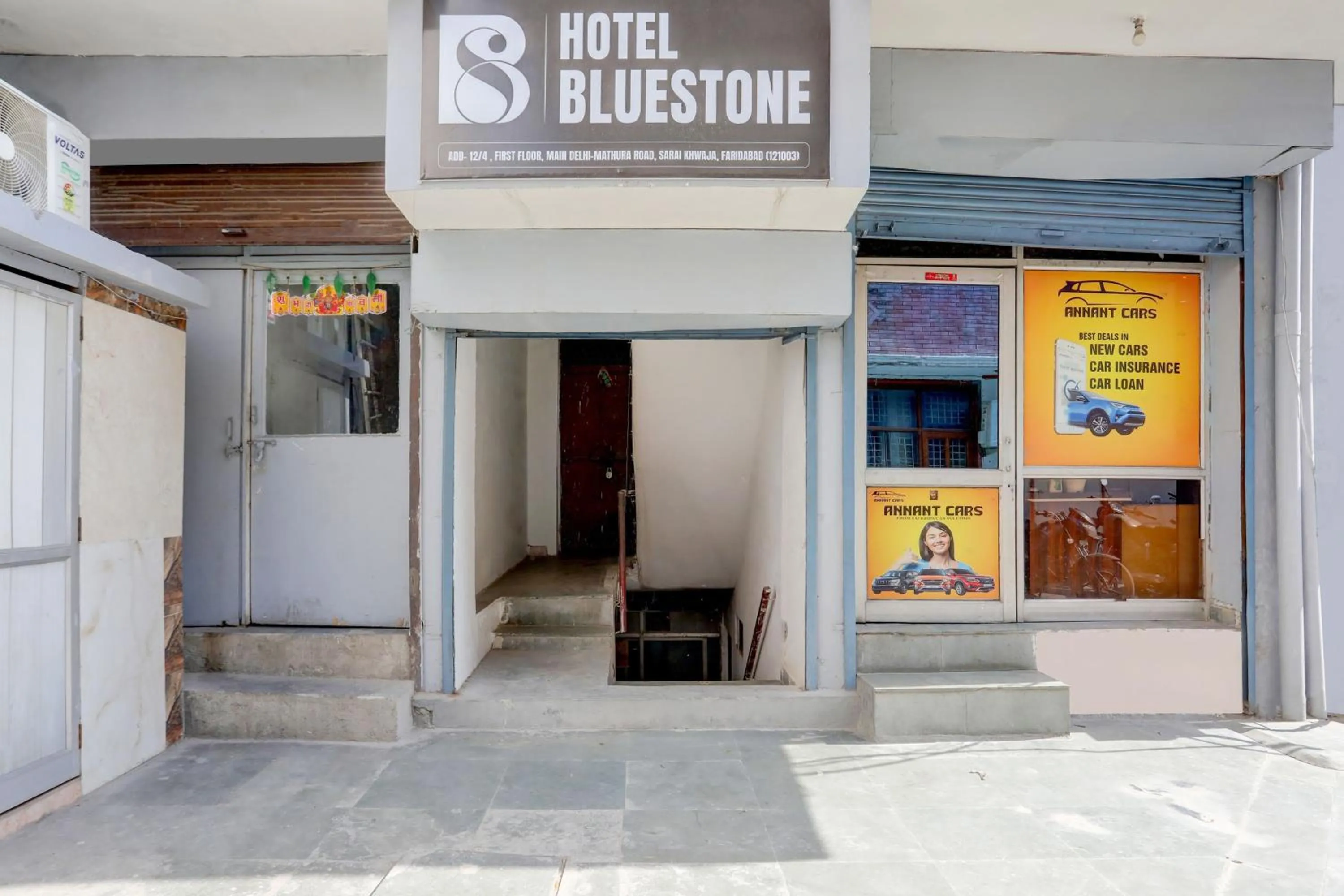 Facade/entrance in Hotel Live View