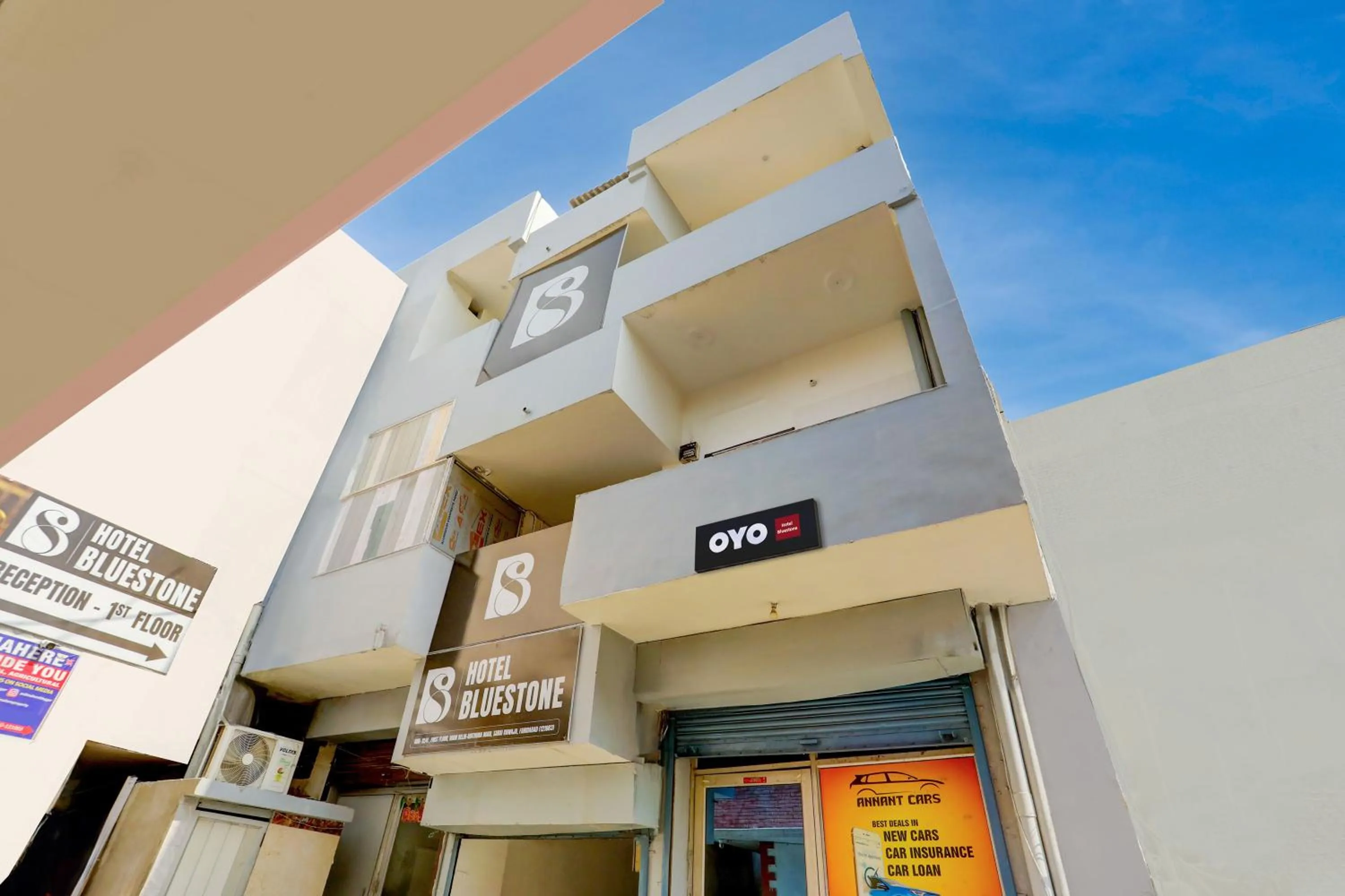 Facade/entrance in Hotel Live View