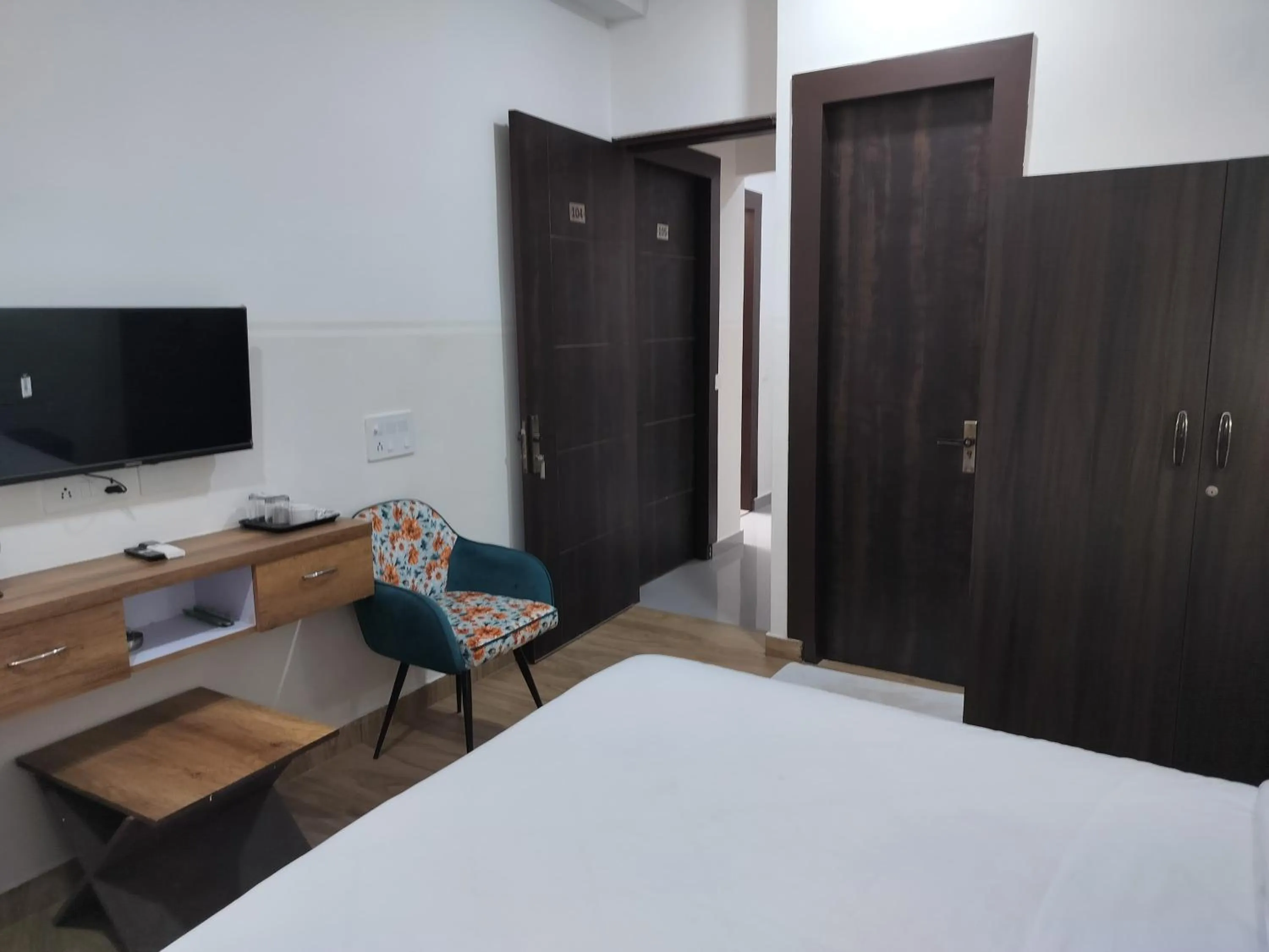 Bedroom, Bed in Saffron Inn - Expo India Mart