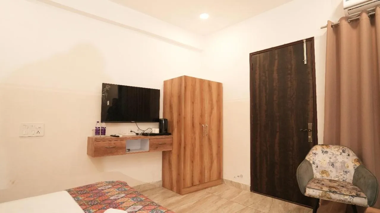 Bedroom, Bed in Saffron Inn - Expo India Mart