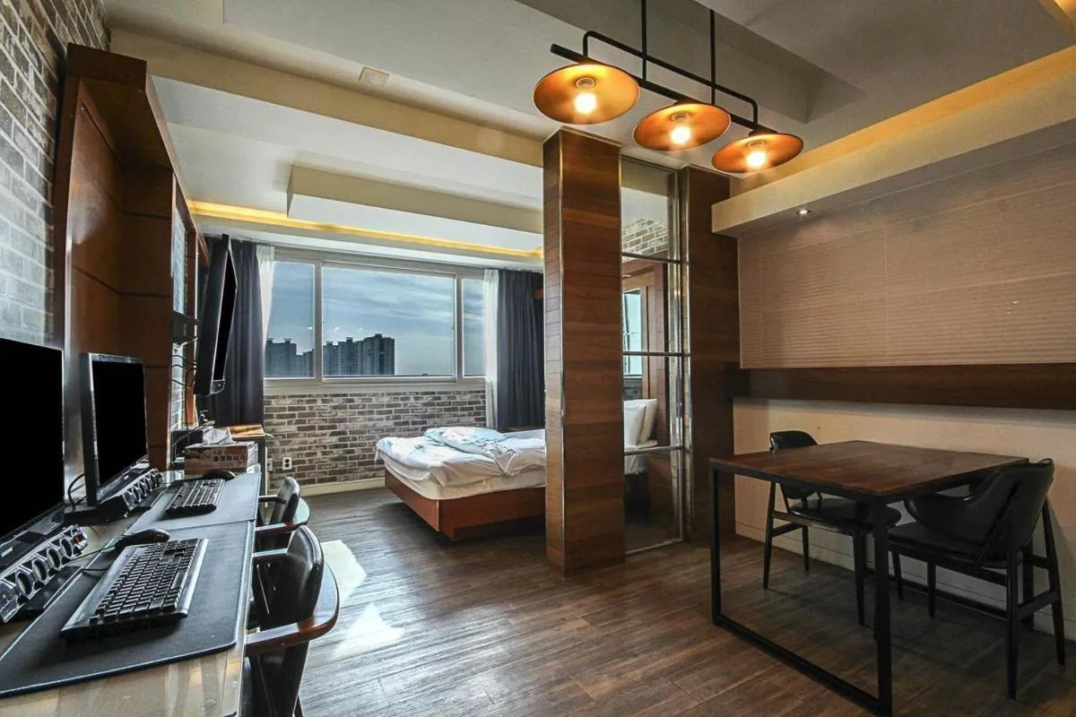 Photo of the whole room, Bed in Hwamyeong Sky Hotel