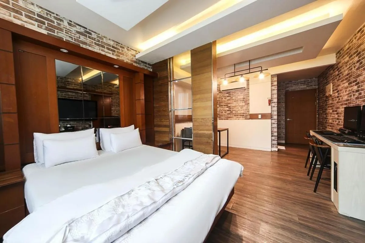 Photo of the whole room in Hwamyeong Sky Hotel
