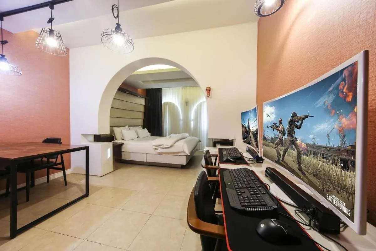 Communal lounge/ TV room in Hwamyeong Sky Hotel