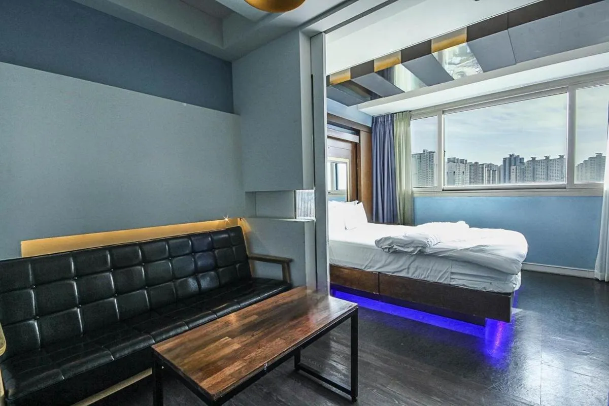 Photo of the whole room, Bed in Hwamyeong Sky Hotel