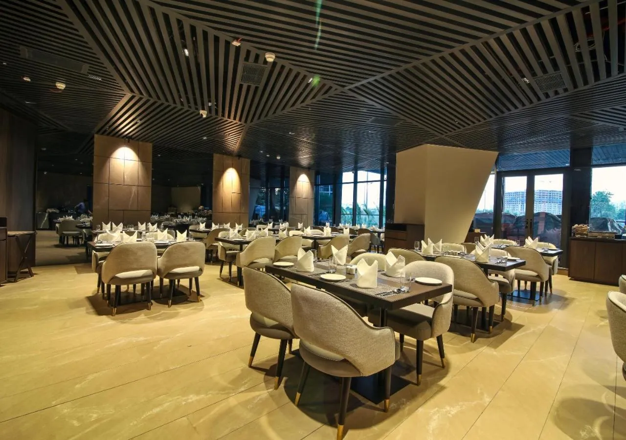 Restaurant/places to eat in Essentia Premier Hotel Pune Wakad