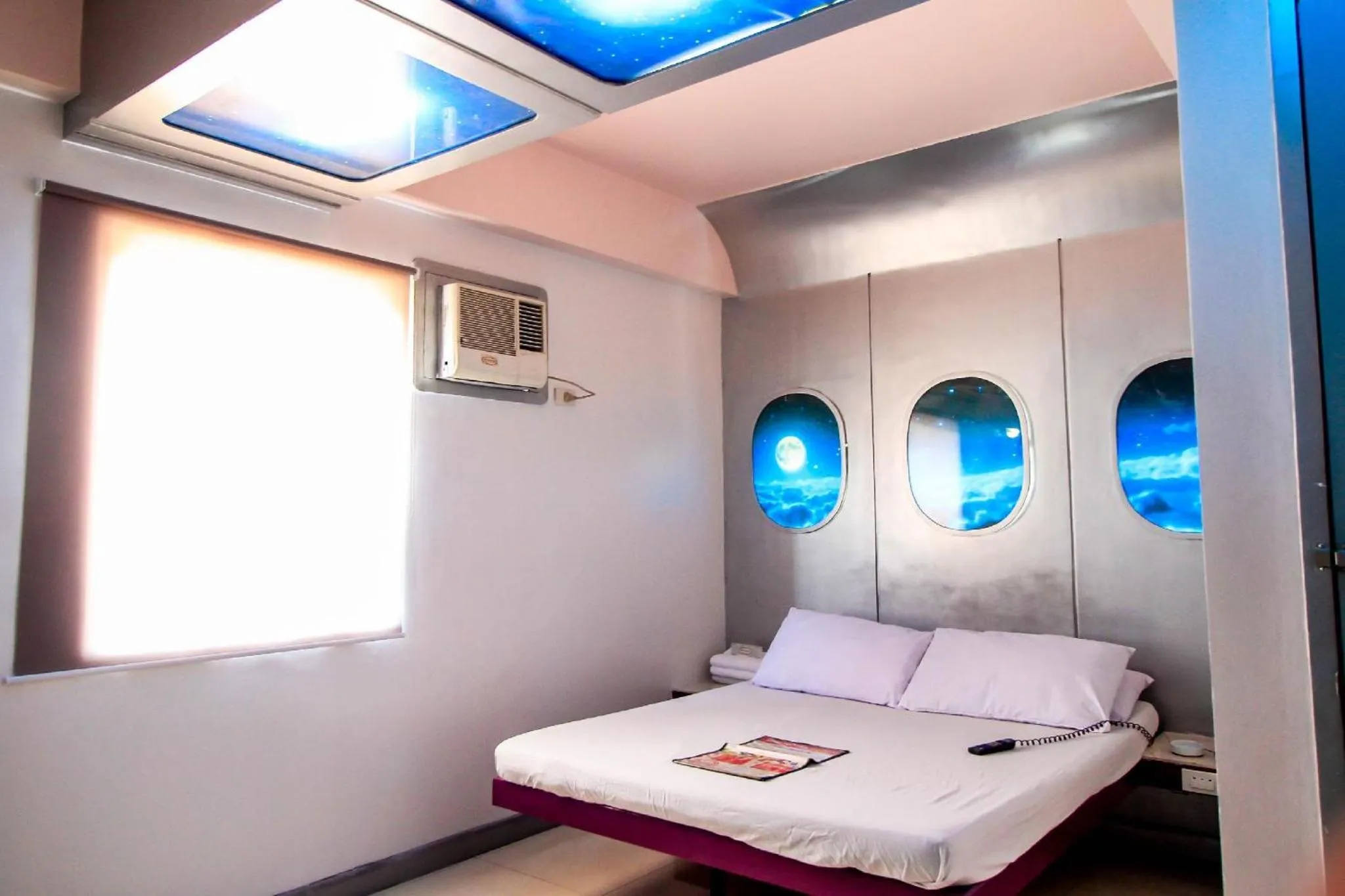 Photo of the whole room, Bed in Astrotel Monumento