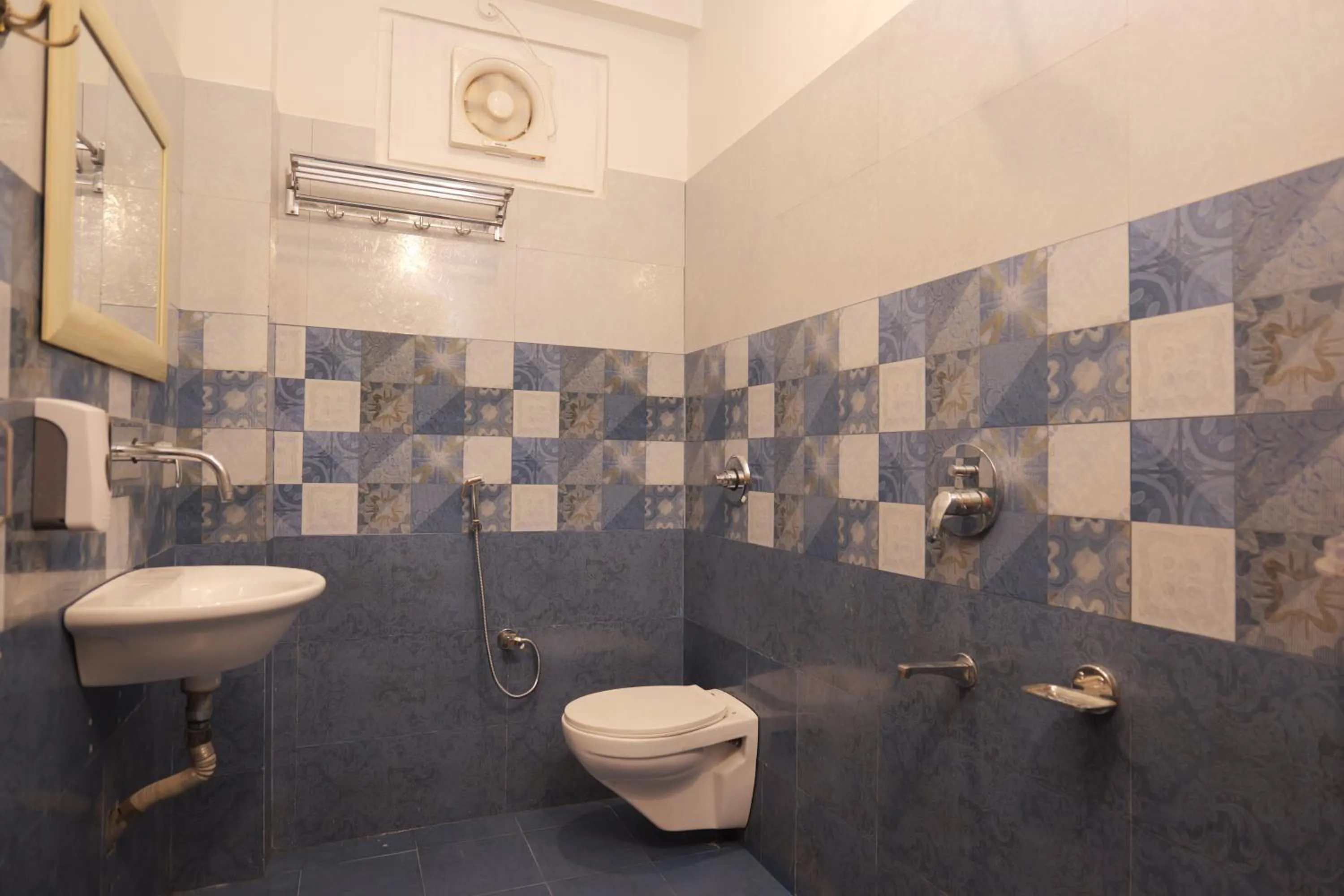 The Trippy Tribe Riverside Hostel Kasol