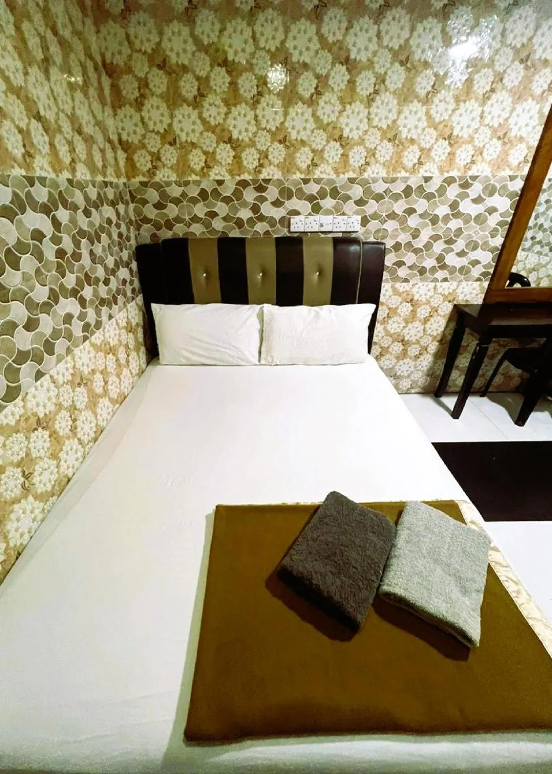 Photo of the whole room, Bed in ARK Taman Melawati Hotel