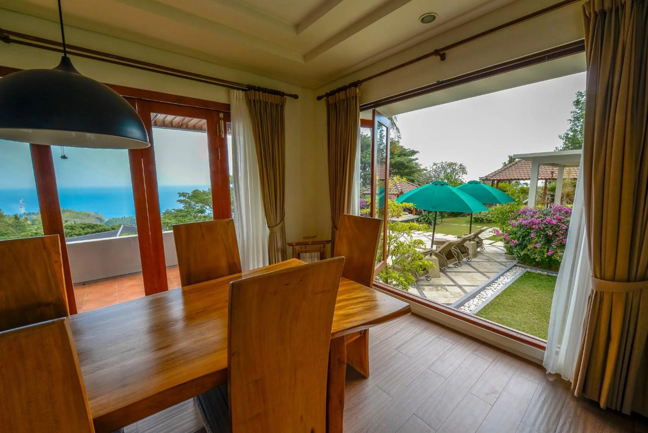 Restaurant/places to eat in Villa Karingal