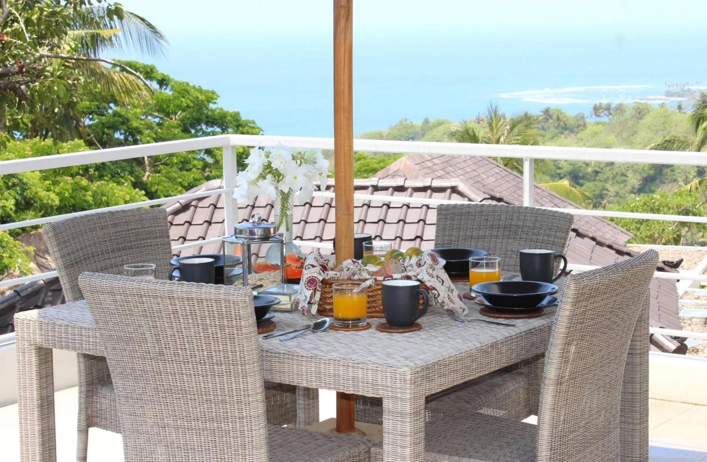 Dining area in Villa Karingal