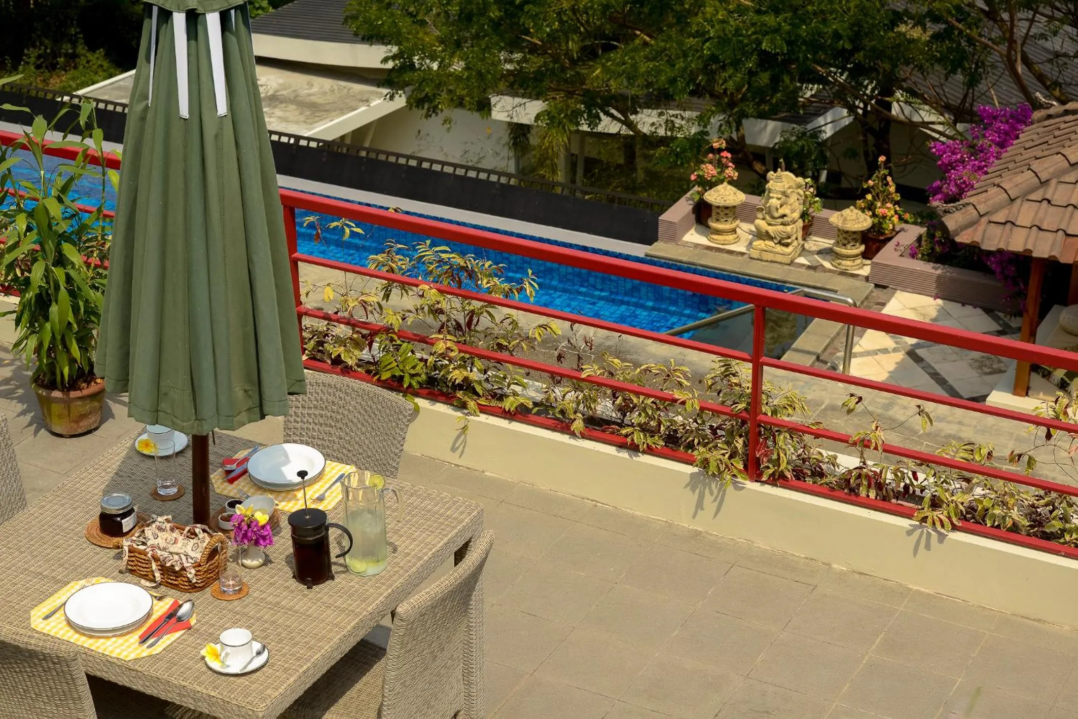 Restaurant/places to eat in Villa Karingal