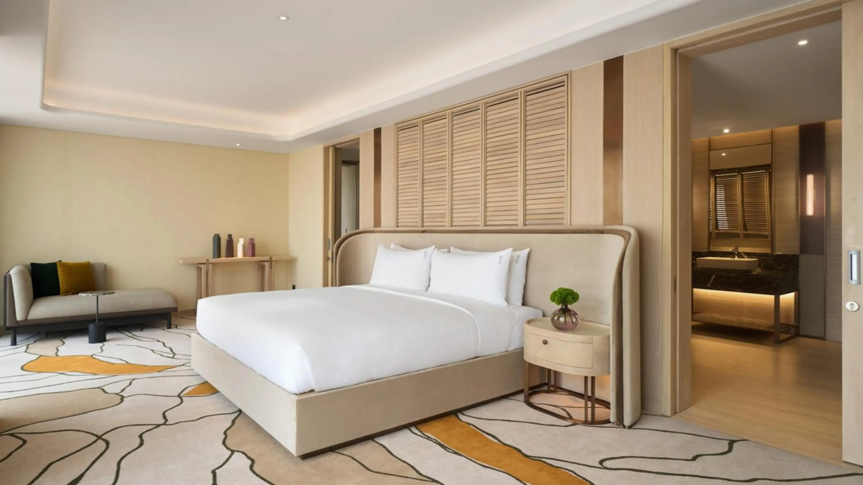 Photo of the whole room, Bed in Holiday Inn & Suites Vientiane by IHG