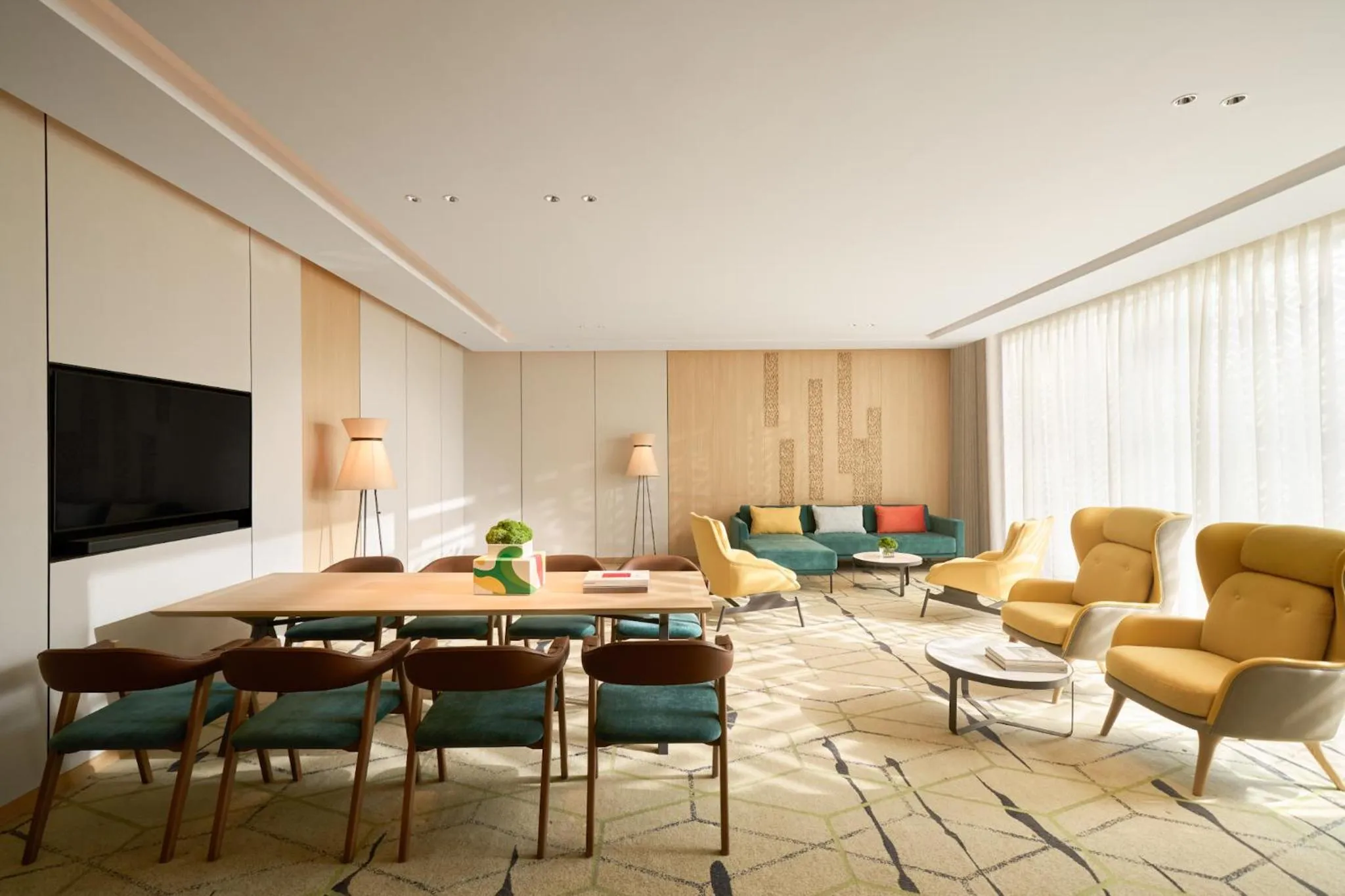 Lounge or bar in Holiday Inn & Suites Vientiane by IHG