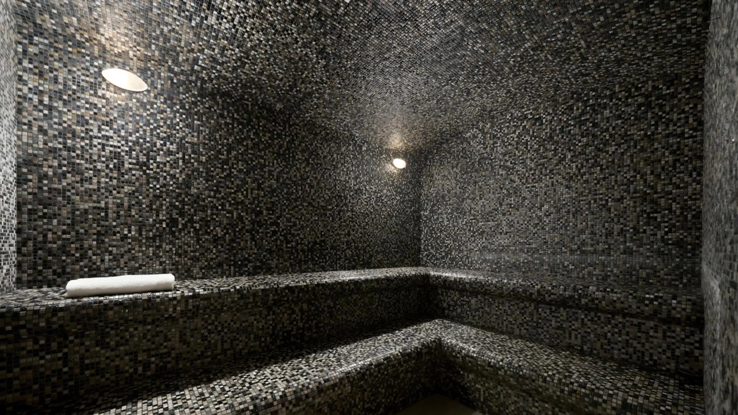 Fitness centre/facilities in Holiday Inn & Suites Vientiane by IHG