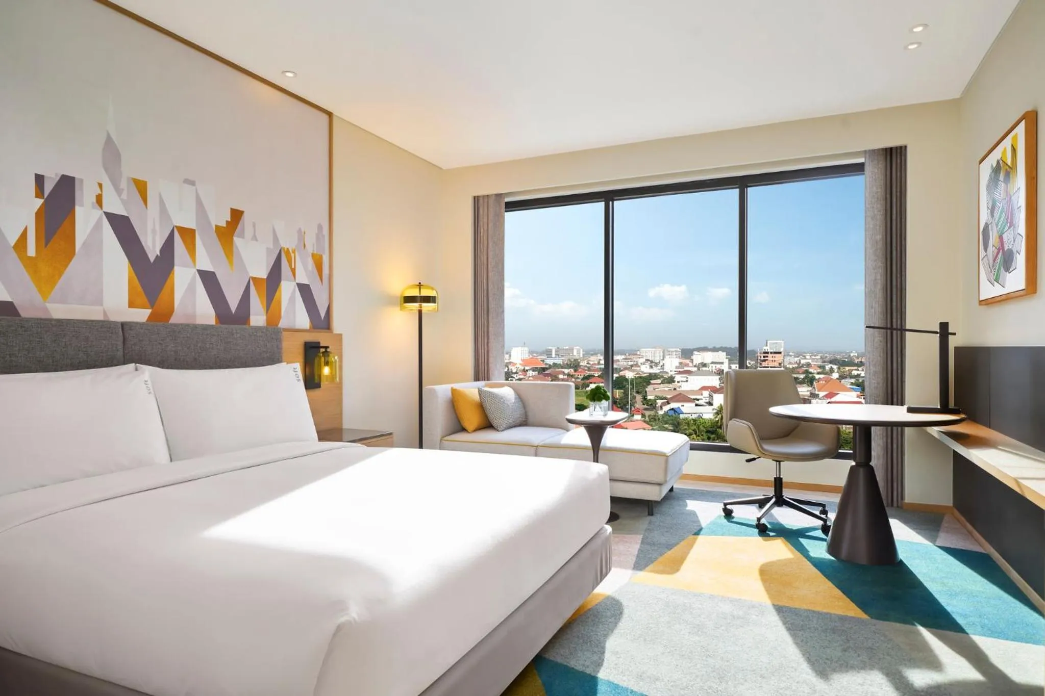 Photo of the whole room, Bed in Holiday Inn & Suites Vientiane by IHG