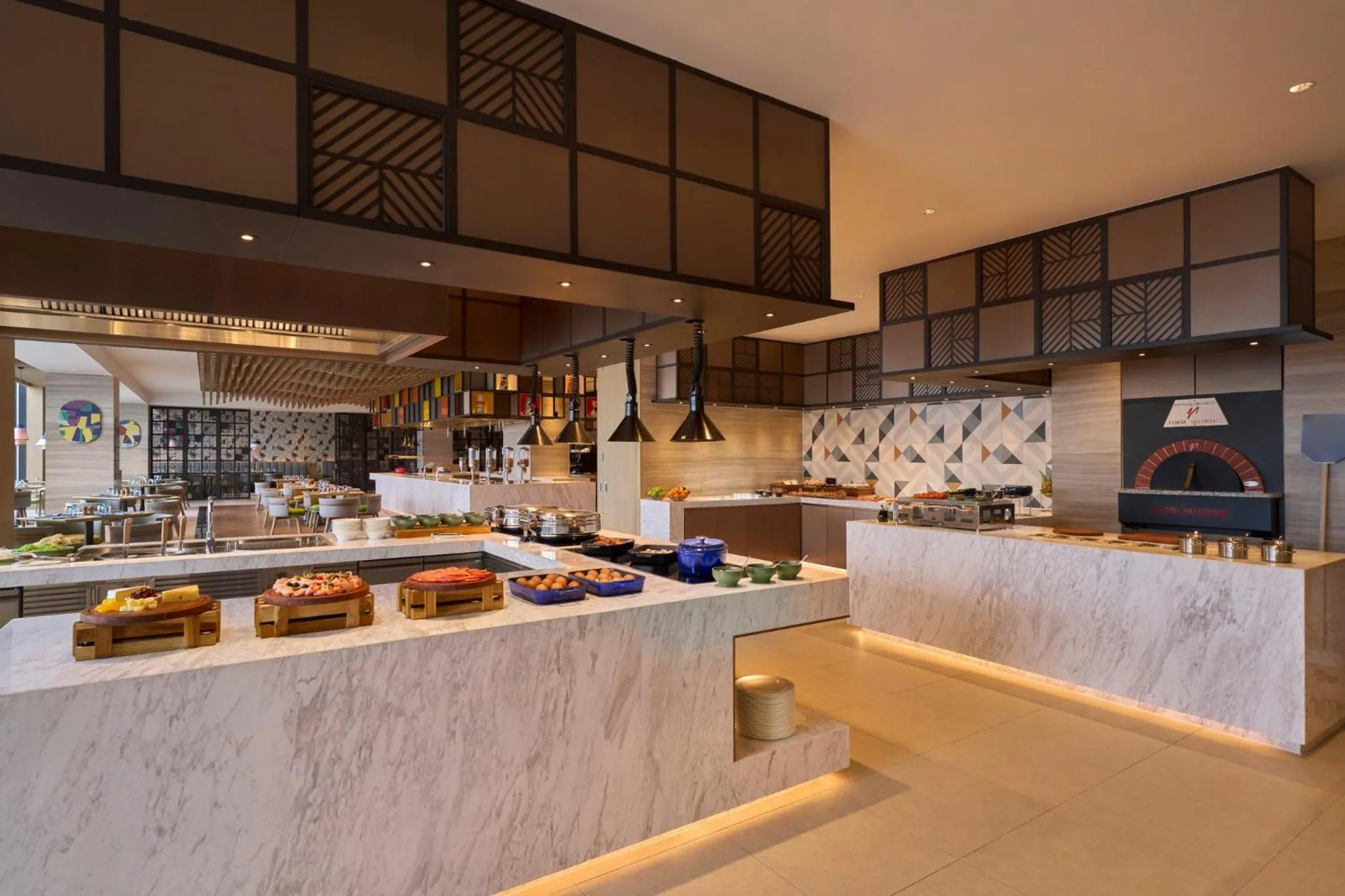 Restaurant/places to eat in Holiday Inn & Suites Vientiane by IHG