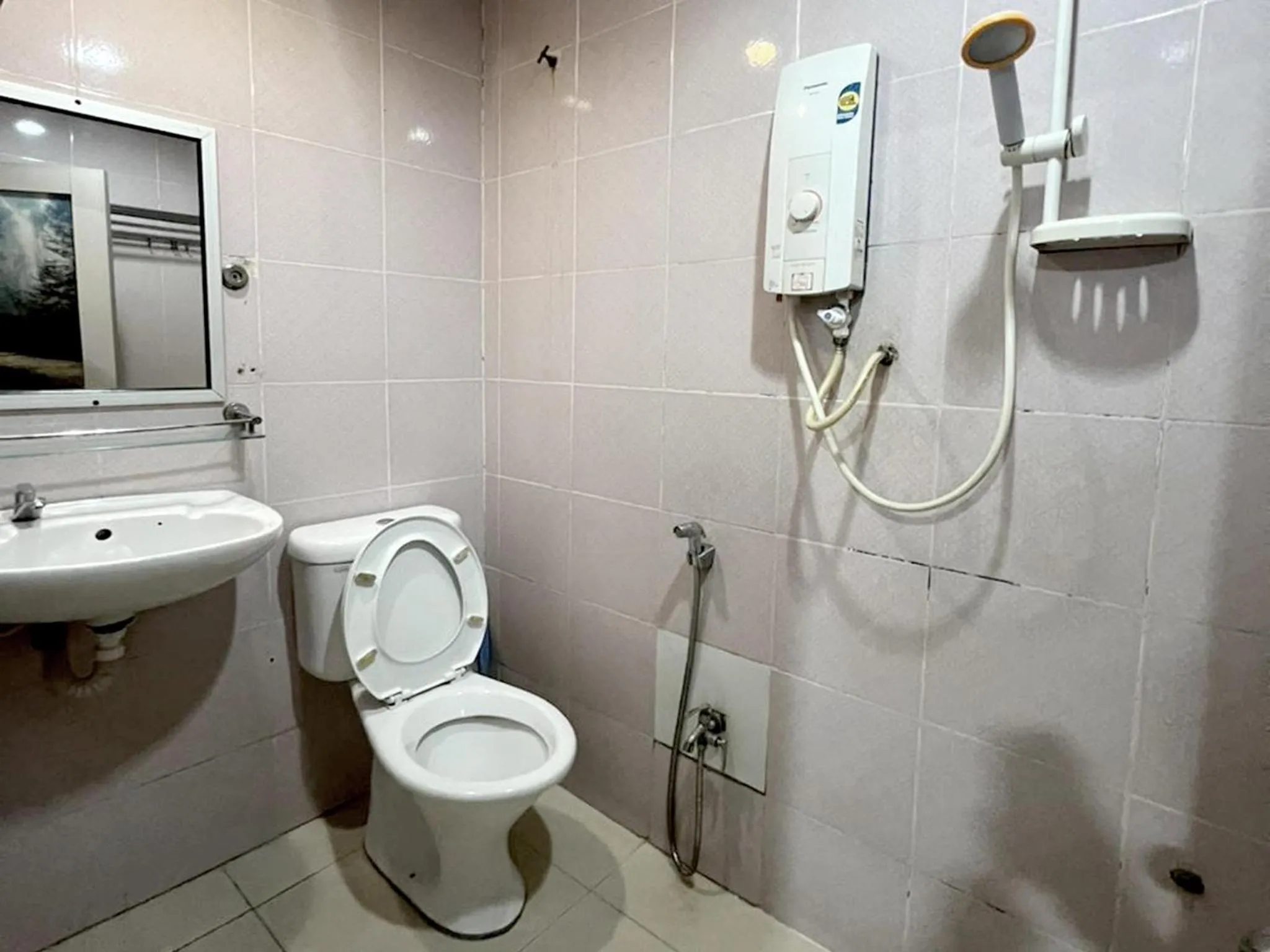 Shower in ARK Hotel Taman Samudra