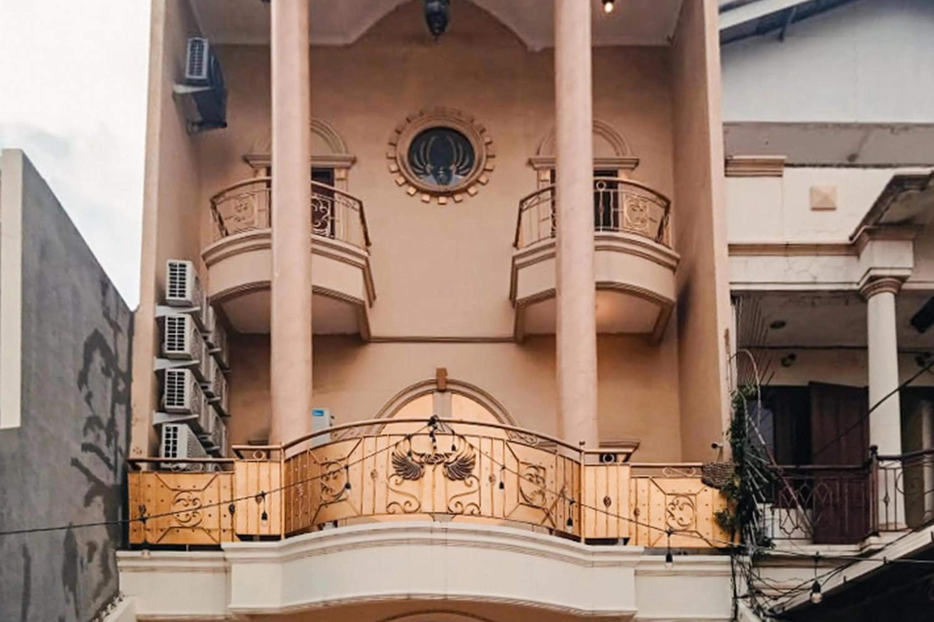 Property building in Makaliwe Mitra RedDoorz