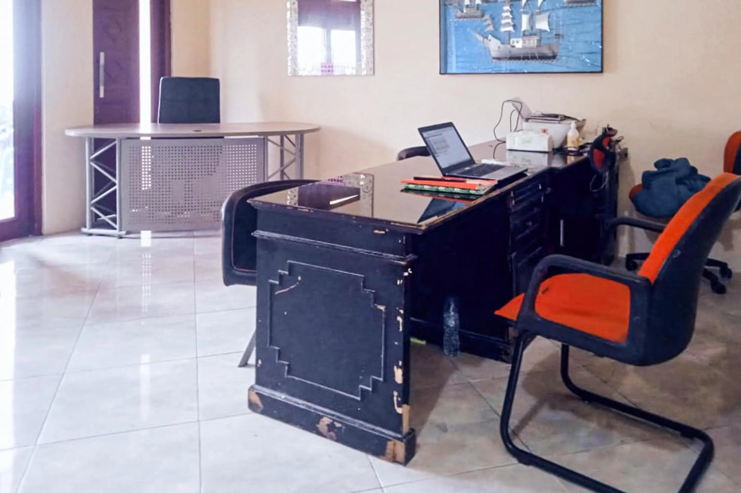 Lobby or reception in Makaliwe Mitra RedDoorz